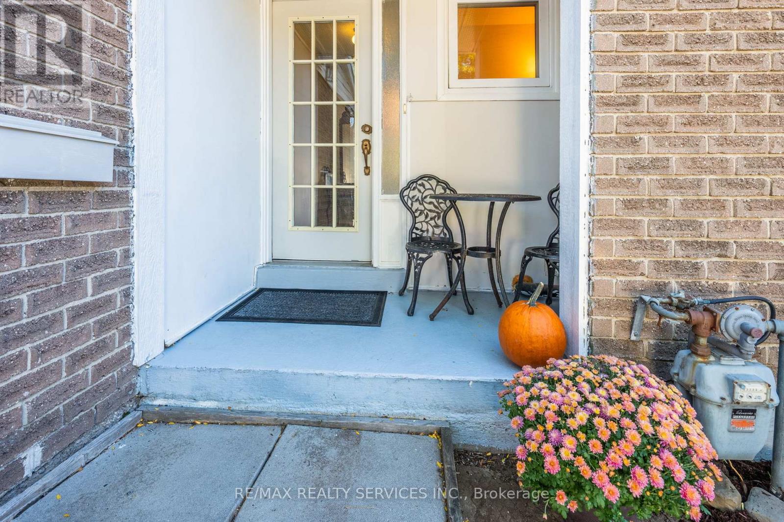 79 Royal Salisbury Way, Brampton, Ontario  L6V 3J3 - Photo 6 - W12456777