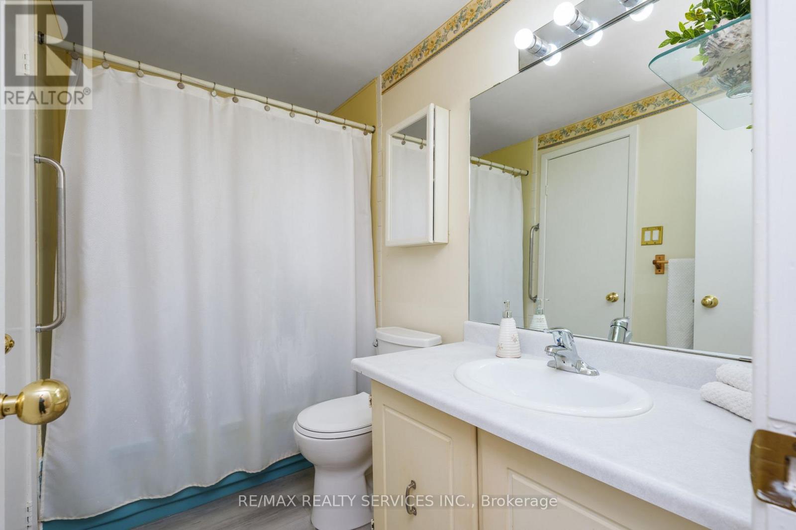 79 Royal Salisbury Way, Brampton, Ontario  L6V 3J3 - Photo 33 - W12456777