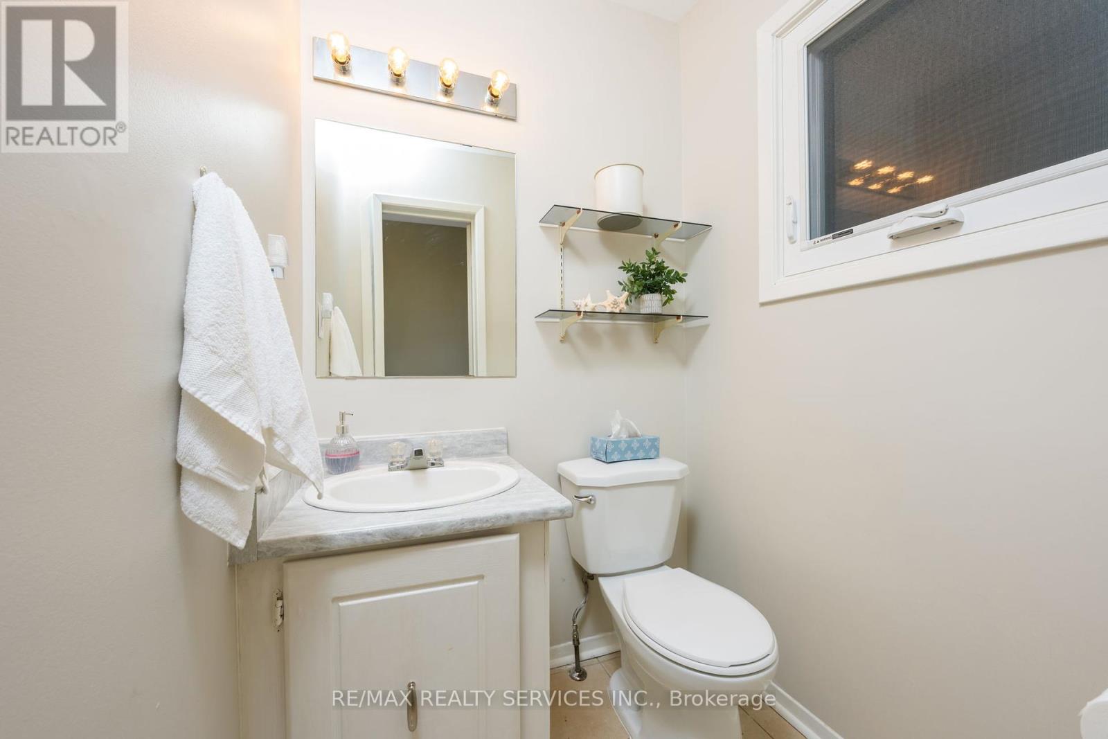 79 Royal Salisbury Way, Brampton, Ontario  L6V 3J3 - Photo 11 - W12456777