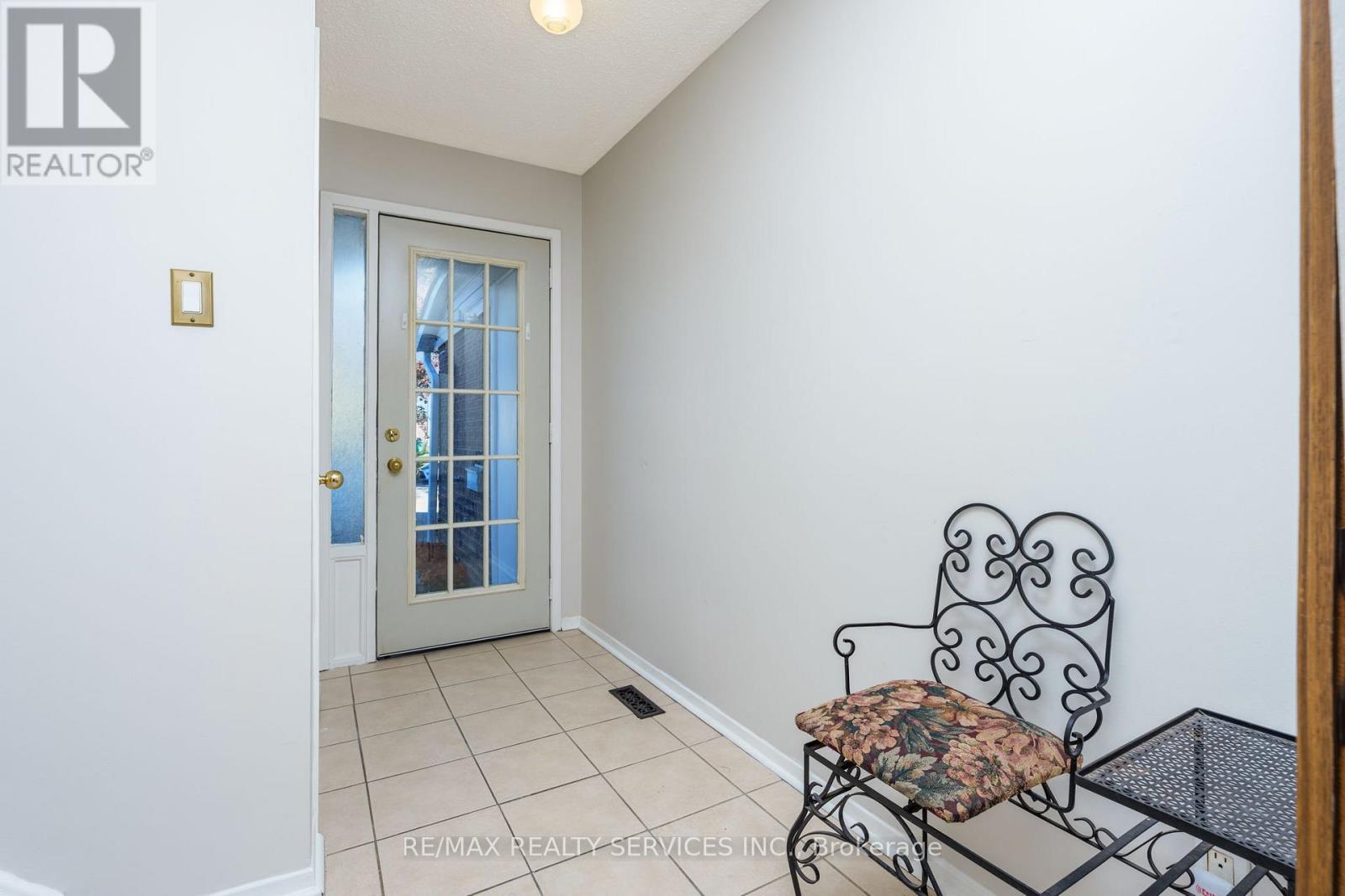 79 Royal Salisbury Way, Brampton, Ontario  L6V 3J3 - Photo 7 - W12456777