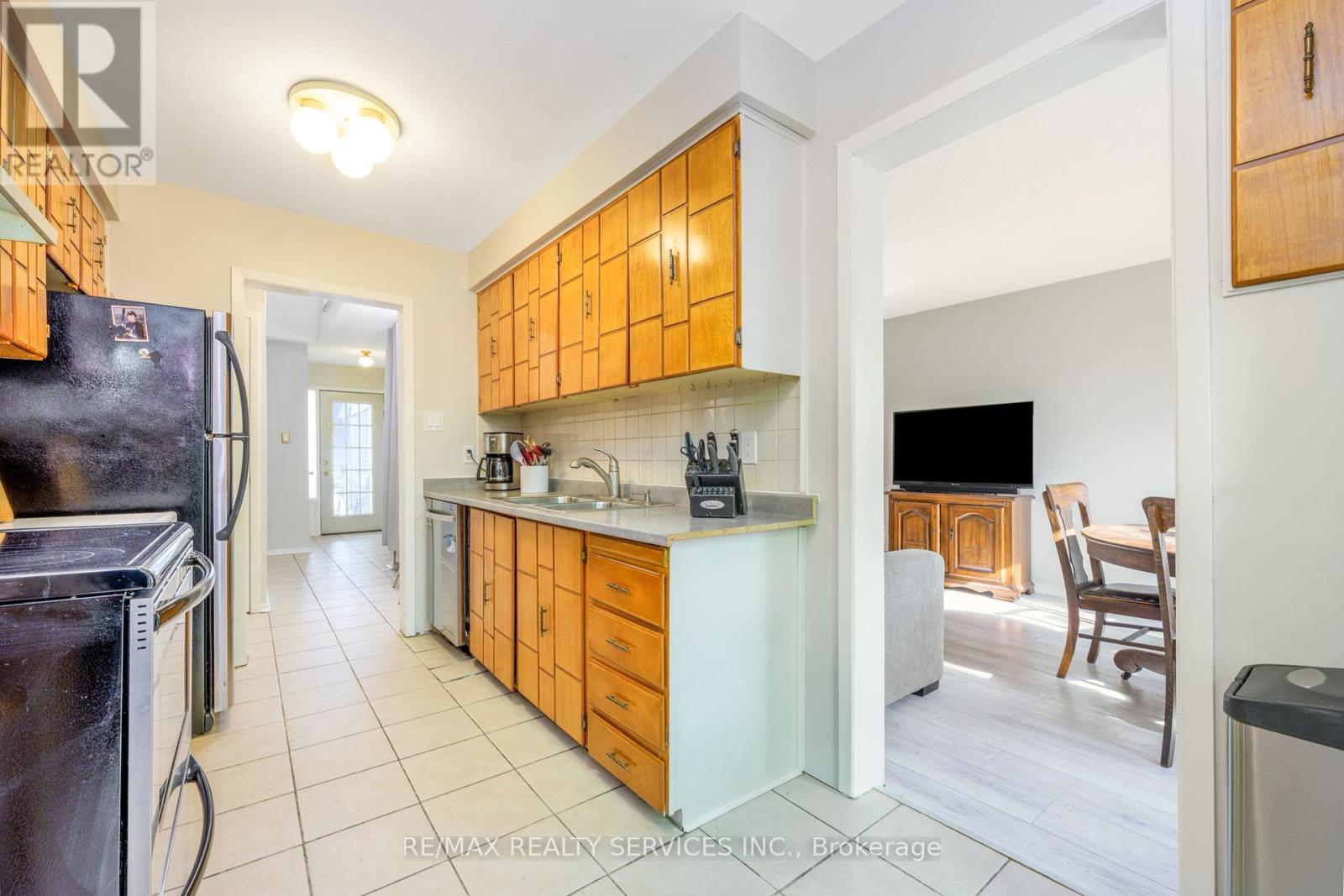 79 Royal Salisbury Way, Brampton, Ontario  L6V 3J3 - Photo 27 - W12456777