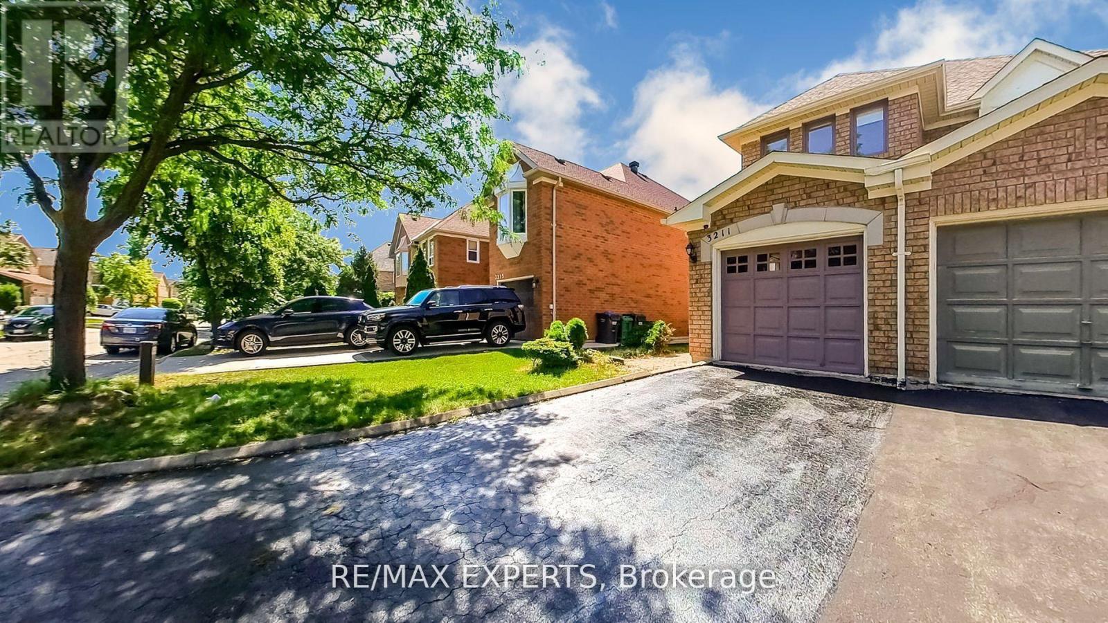 3211 Coralbean Place N, Mississauga, Ontario  L5N 7C9 - Photo 2 - W12457818
