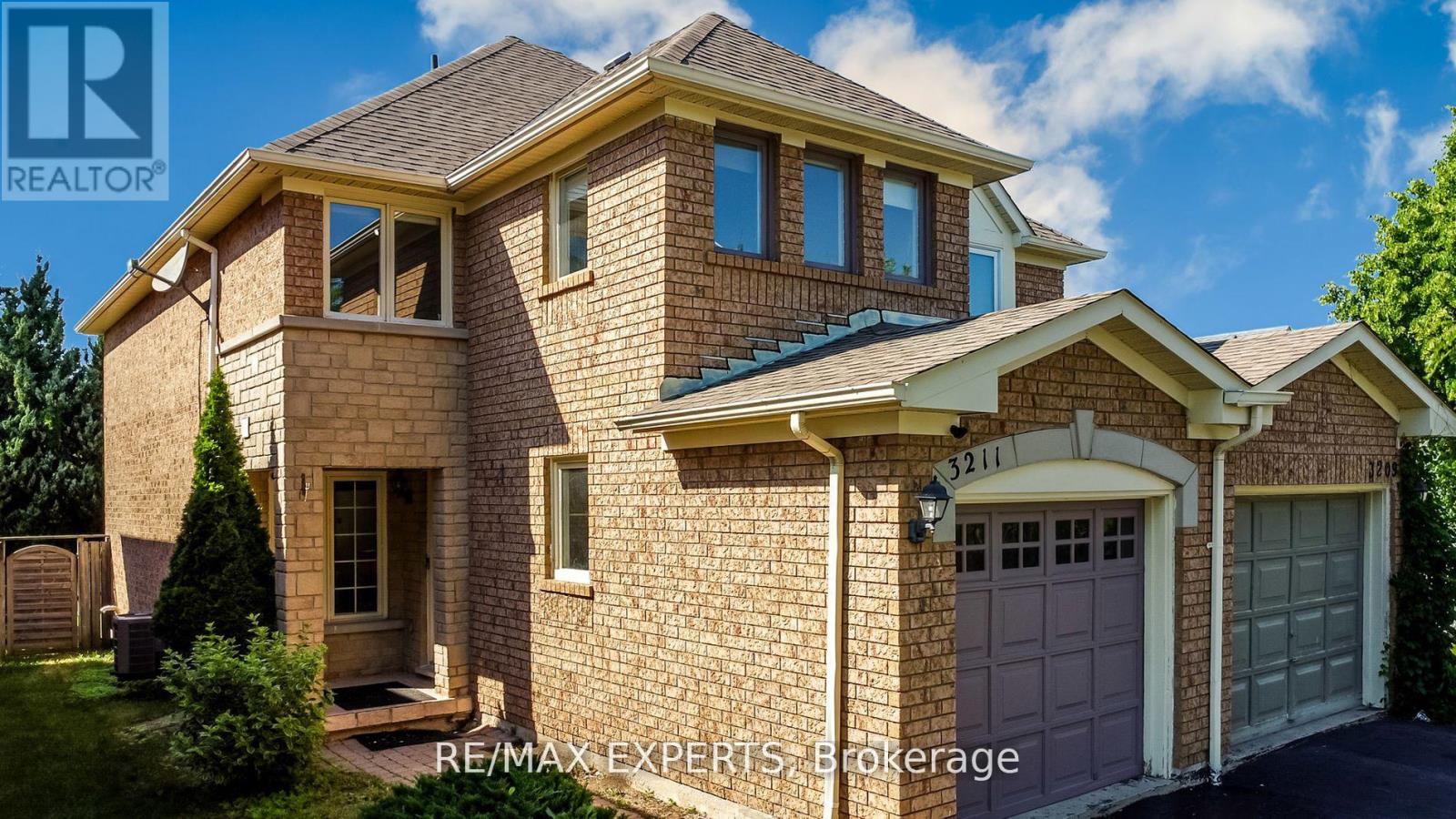 3211 Coralbean Place N, Mississauga, Ontario  L5N 7C9 - Photo 4 - W12457818