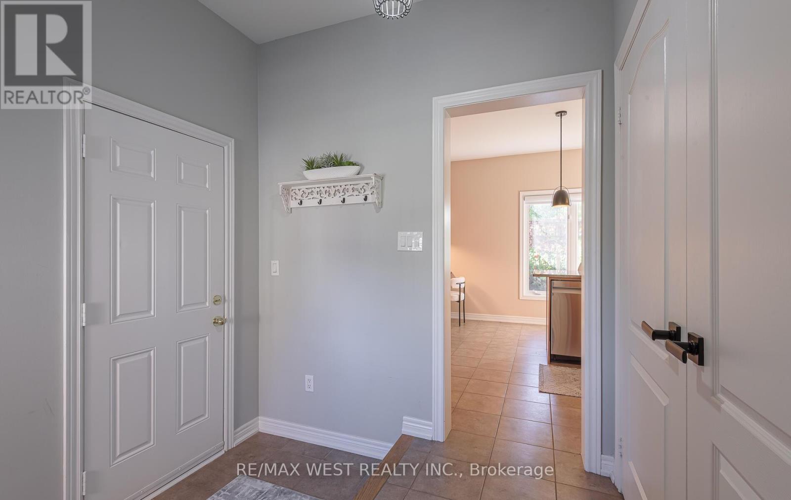 41 North Riverdale Drive, Caledon, Ontario  L7C 1L1 - Photo 16 - W12457825
