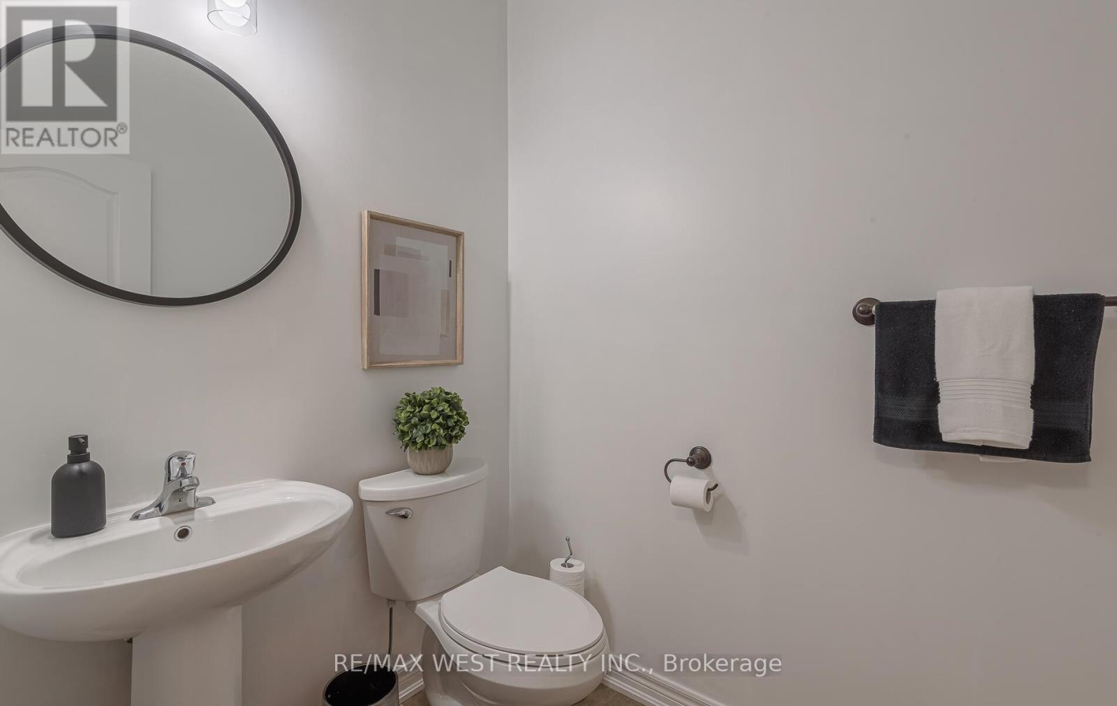 41 North Riverdale Drive, Caledon, Ontario  L7C 1L1 - Photo 20 - W12457825