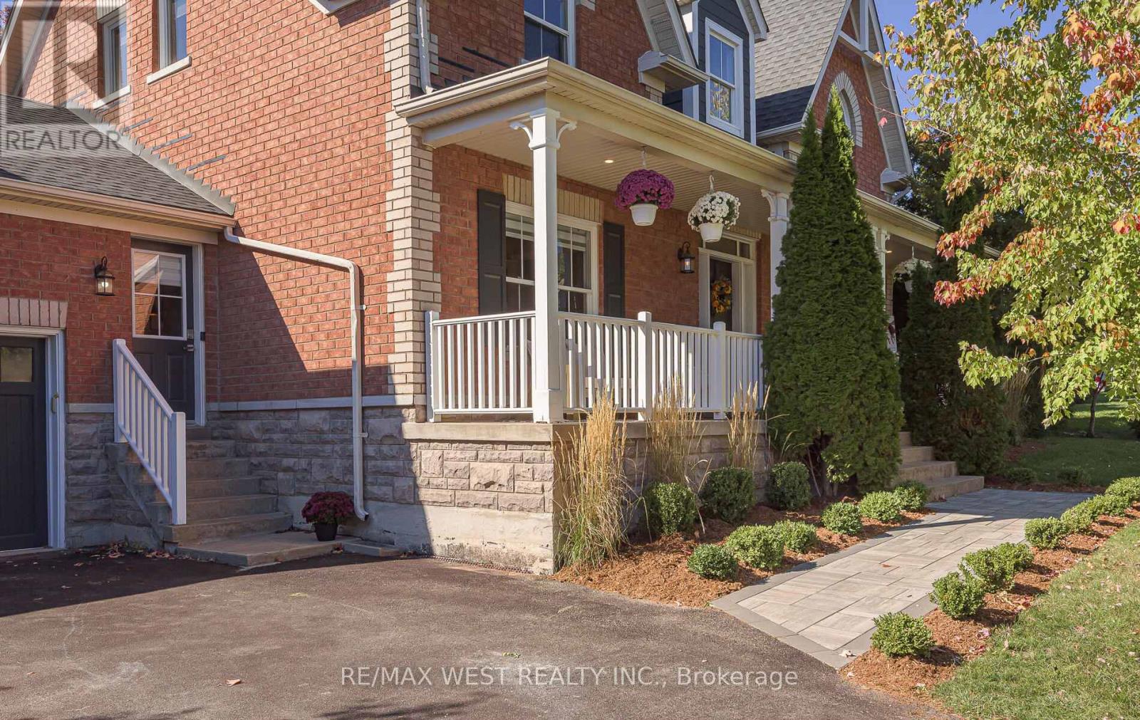 41 North Riverdale Drive, Caledon, Ontario  L7C 1L1 - Photo 3 - W12457825