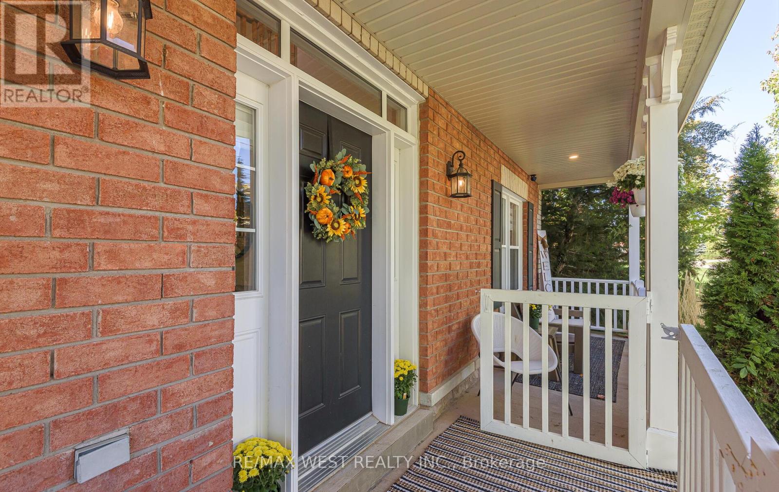 41 North Riverdale Drive, Caledon, Ontario  L7C 1L1 - Photo 5 - W12457825