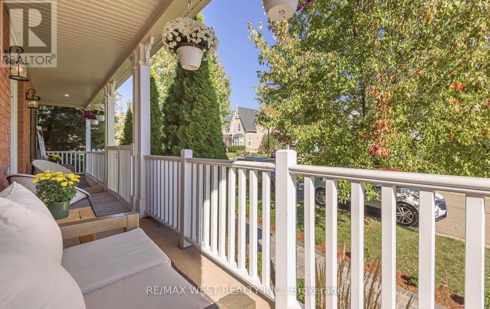 41 North Riverdale Drive, Caledon, Ontario  L7C 1L1 - Photo 6 - W12457825