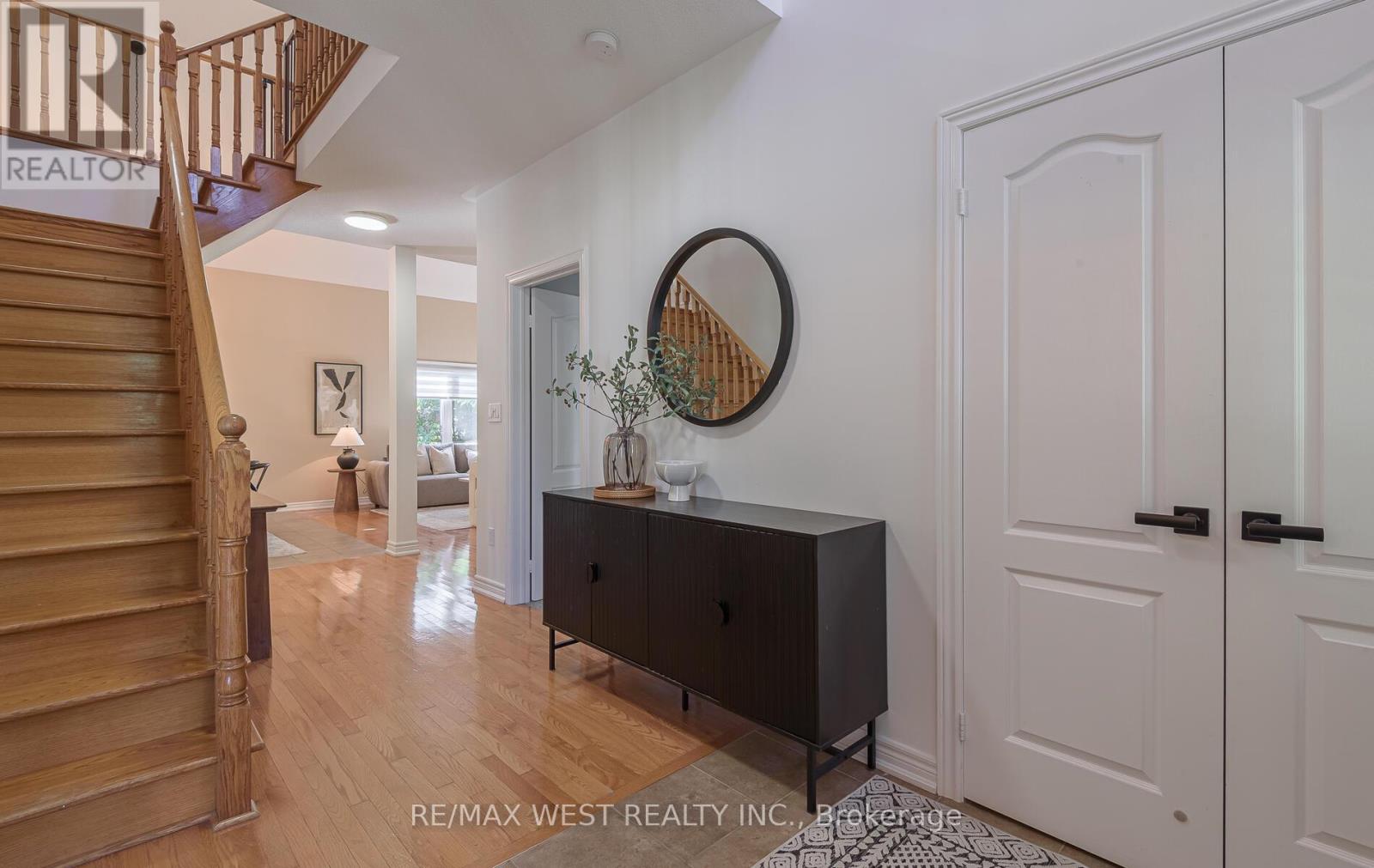 41 North Riverdale Drive, Caledon, Ontario  L7C 1L1 - Photo 7 - W12457825