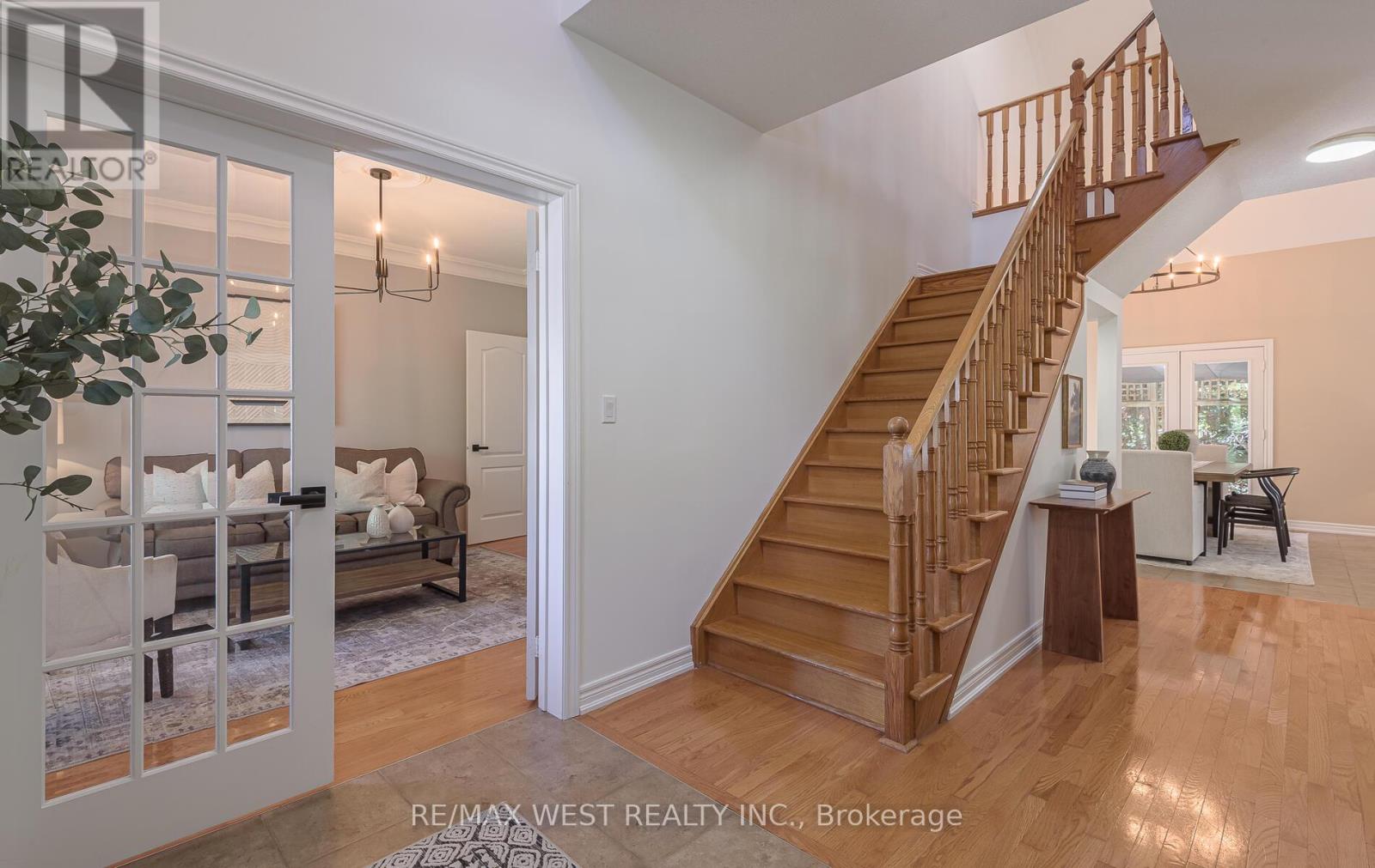 41 North Riverdale Drive, Caledon, Ontario  L7C 1L1 - Photo 8 - W12457825