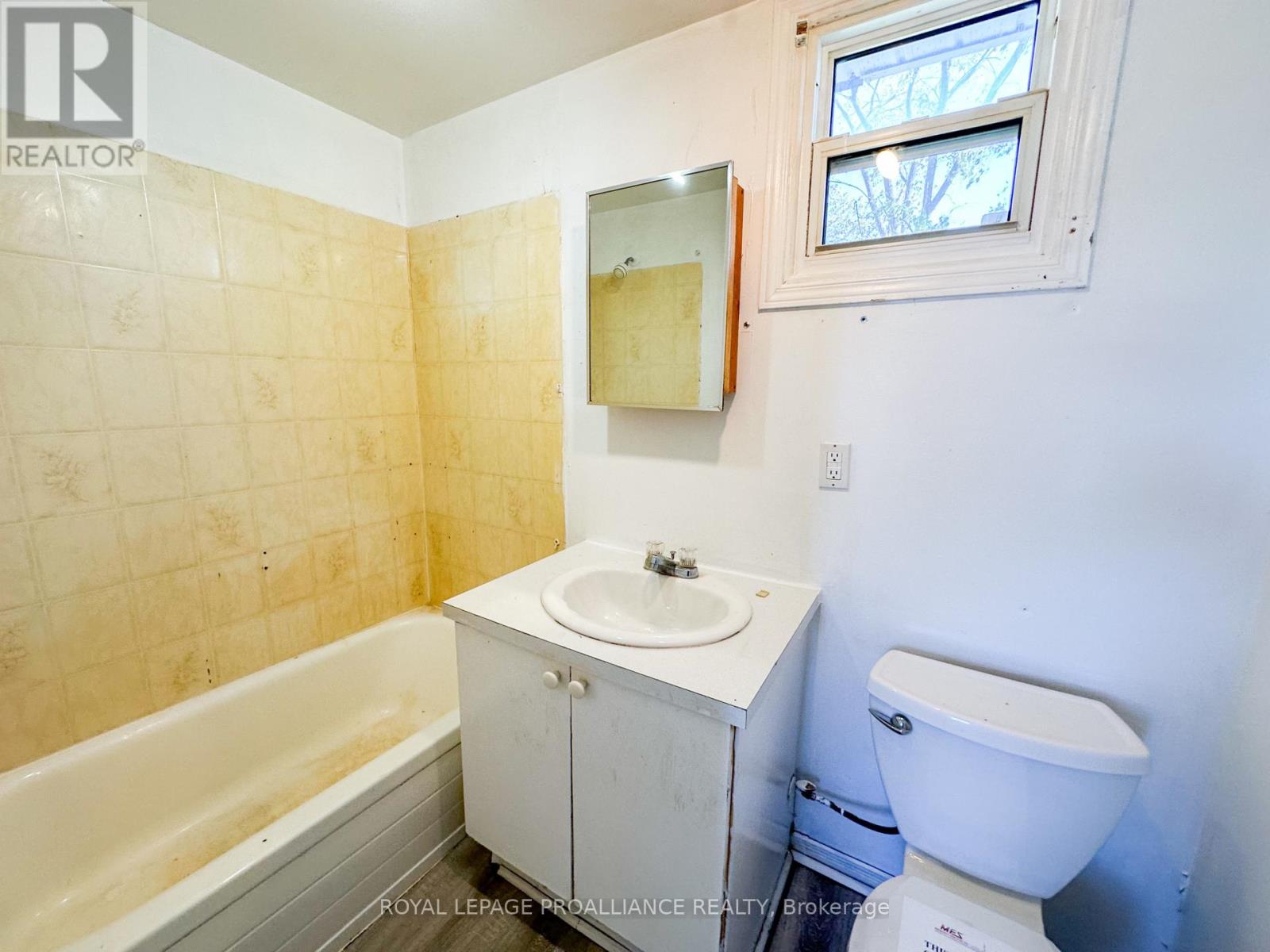 74 Aikins Road, Quinte West (Sidney Ward), Ontario  K8R 0B3 - Photo 6 - X12457852