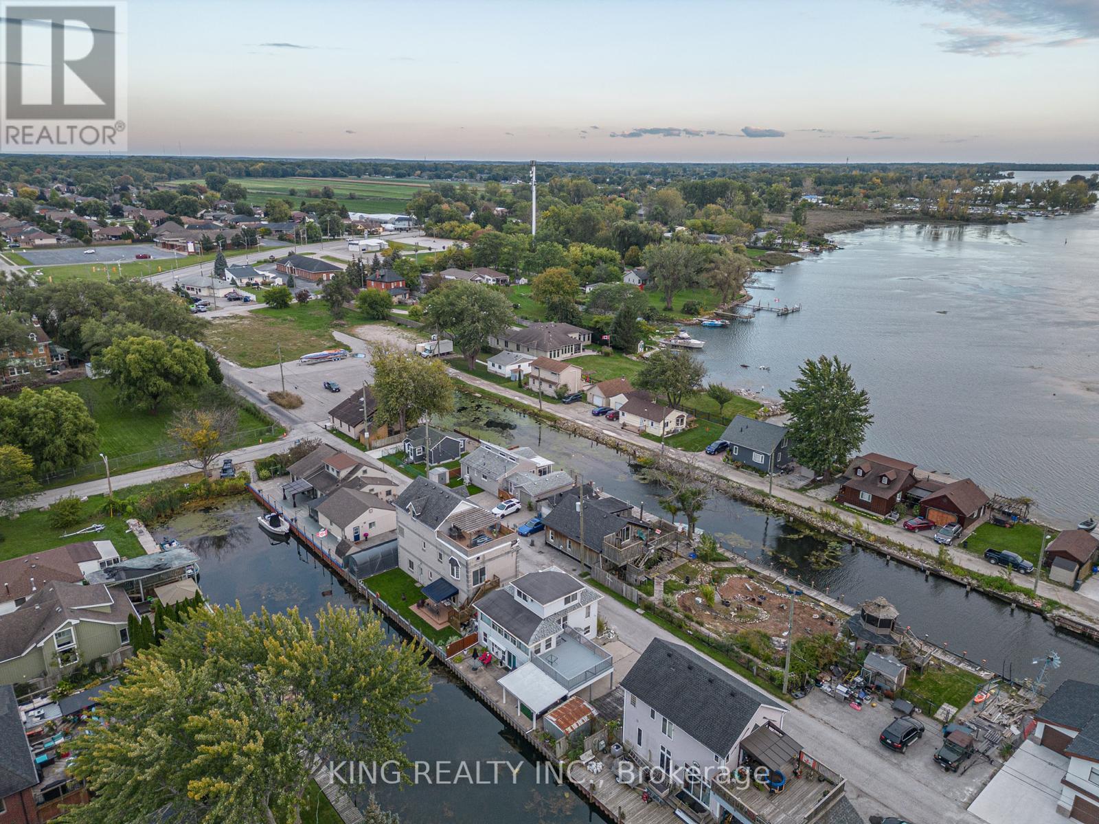 42 WAHNETA AVENUE, LaSalle, Ontario