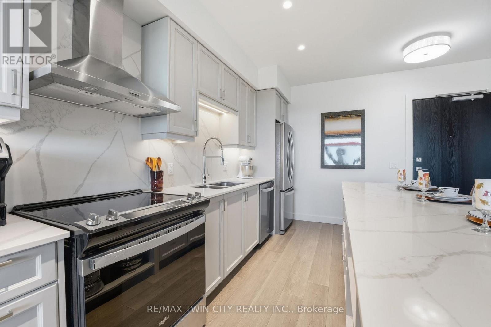 1410 - 15 Glebe Street, Cambridge, Ontario  N1S 0C3 - Photo 5 - X12457841