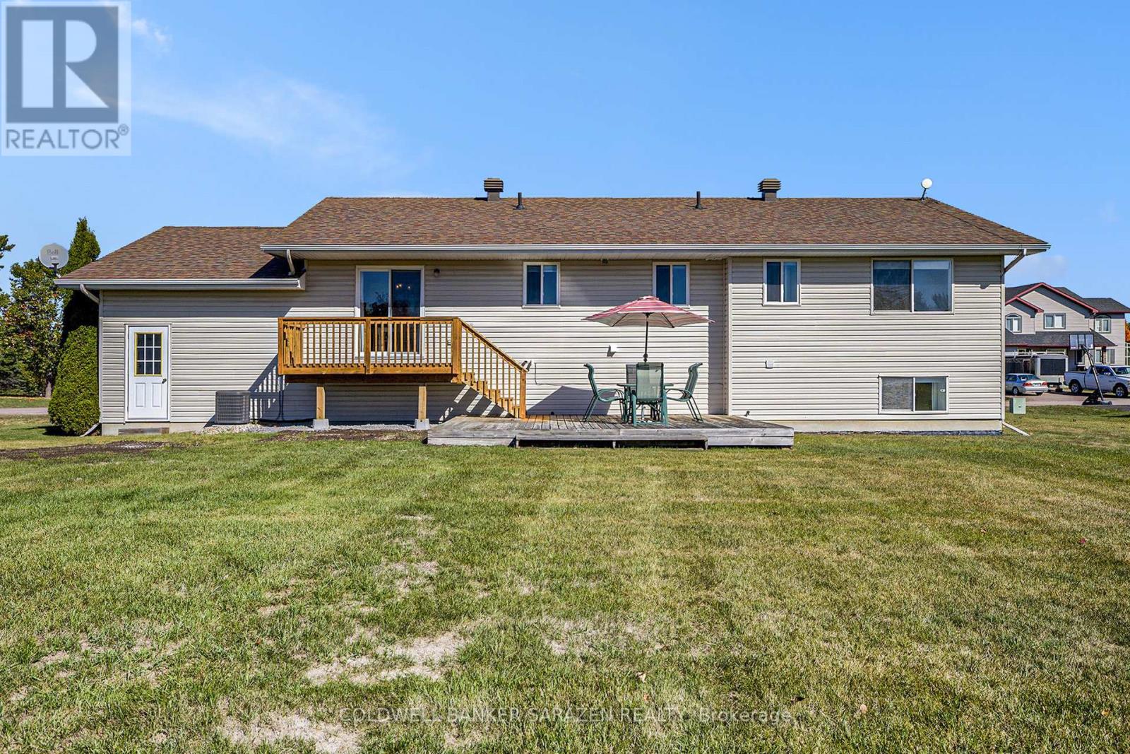 129 Riley Crescent, Mcnab/braeside, Ontario  K7S 0E9 - Photo 24 - X12457844