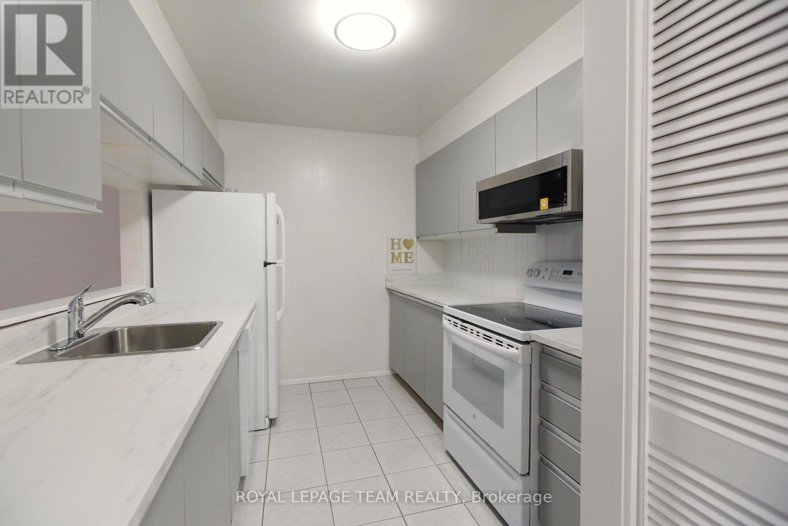 118 - 260 Brittany Drive, Ottawa, Ontario  K1K 4M2 - Photo 3 - X12457863