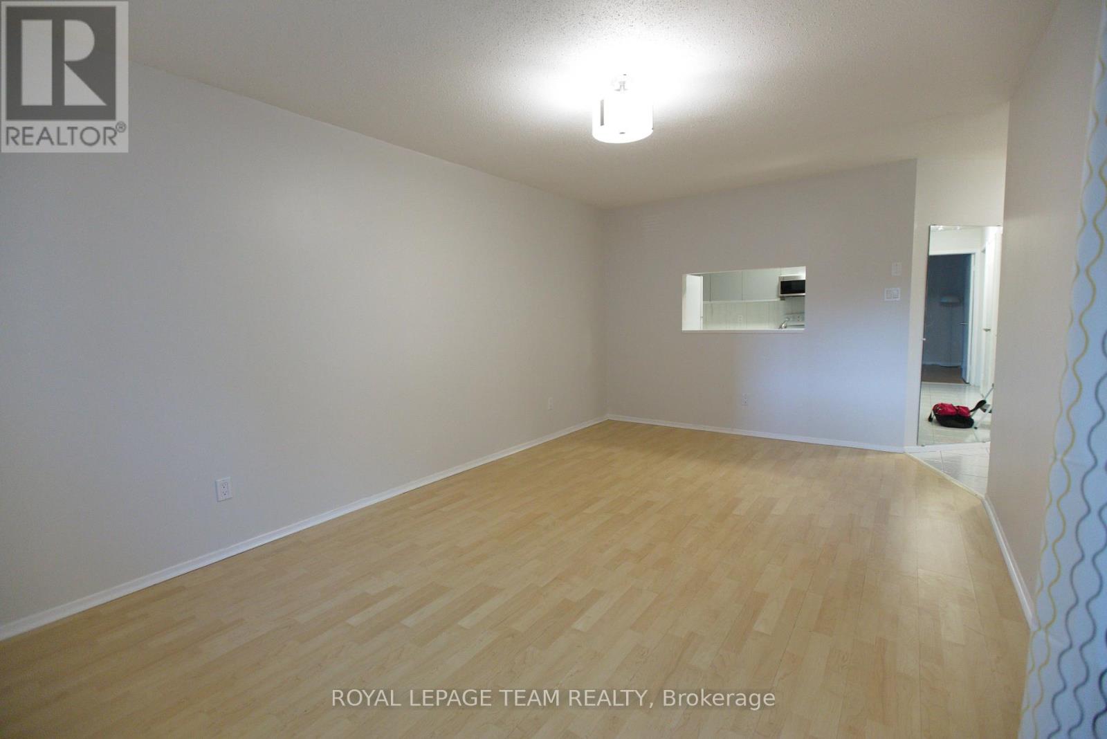 118 - 260 Brittany Drive, Ottawa, Ontario  K1K 4M2 - Photo 5 - X12457863