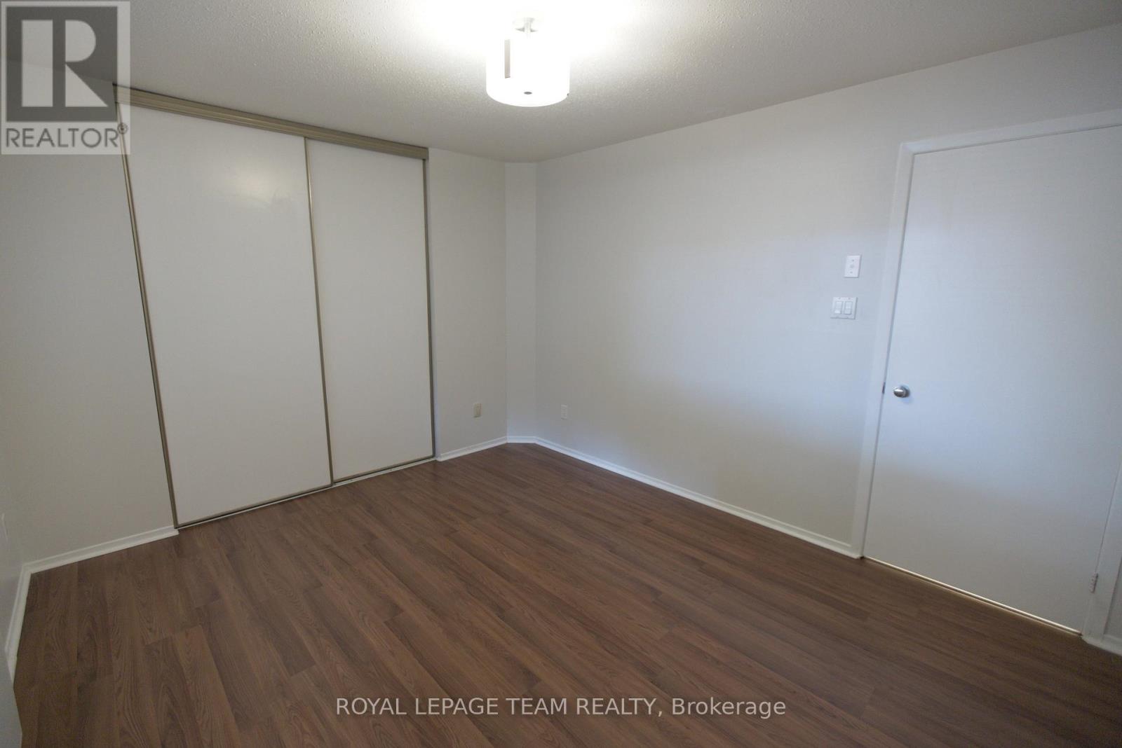 118 - 260 Brittany Drive, Ottawa, Ontario  K1K 4M2 - Photo 8 - X12457863