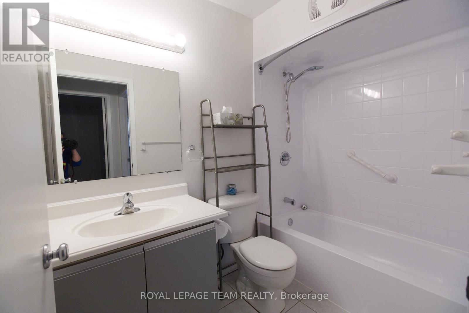 118 - 260 Brittany Drive, Ottawa, Ontario  K1K 4M2 - Photo 9 - X12457863