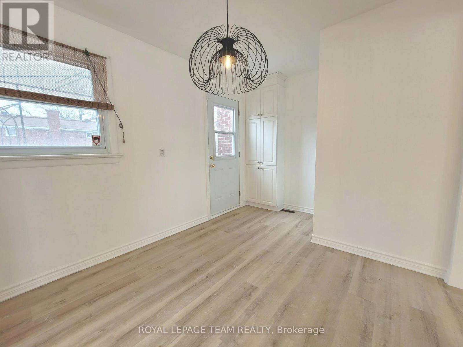 852 Cummings Avenue, Ottawa, Ontario  K1K 2L4 - Photo 10 - X12457865