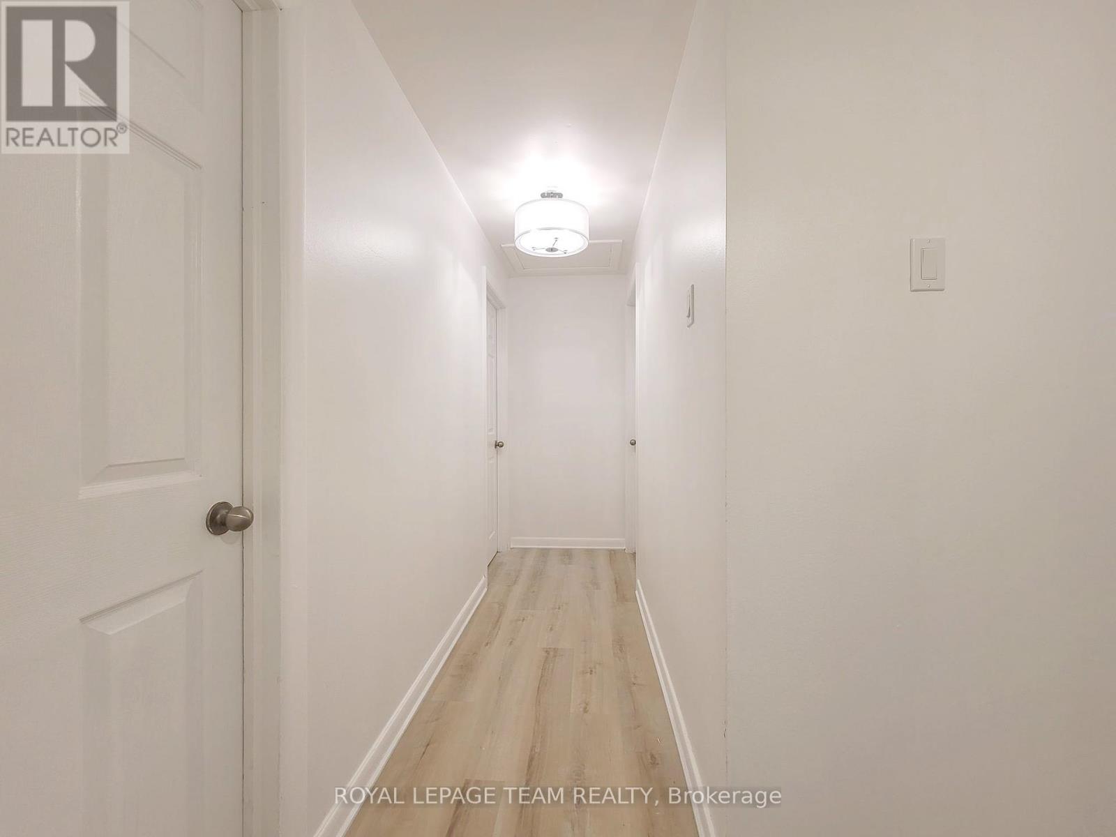 852 Cummings Avenue, Ottawa, Ontario  K1K 2L4 - Photo 11 - X12457865