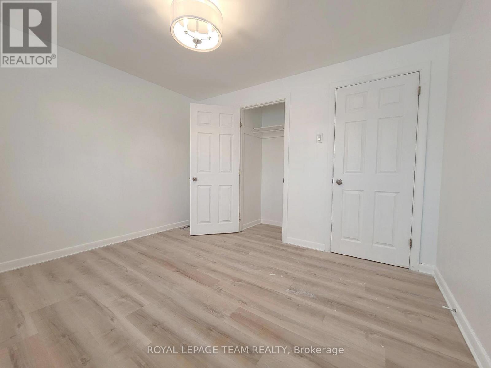 852 Cummings Avenue, Ottawa, Ontario  K1K 2L4 - Photo 13 - X12457865