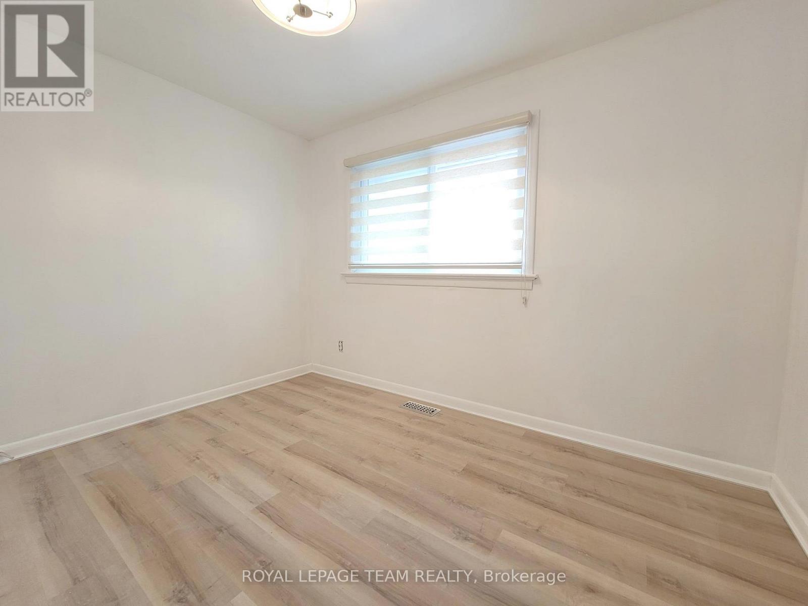 852 Cummings Avenue, Ottawa, Ontario  K1K 2L4 - Photo 14 - X12457865