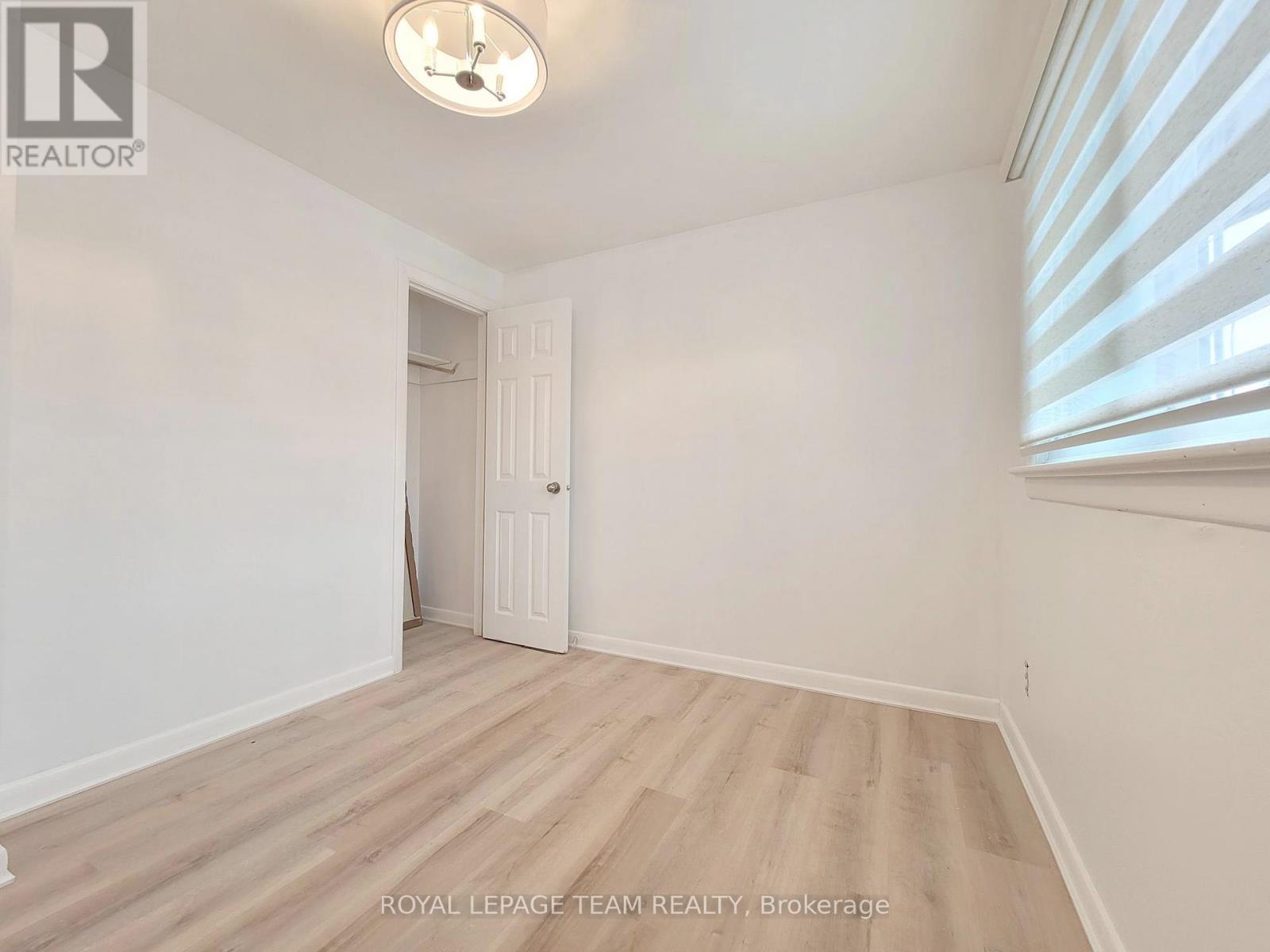 852 Cummings Avenue, Ottawa, Ontario  K1K 2L4 - Photo 15 - X12457865