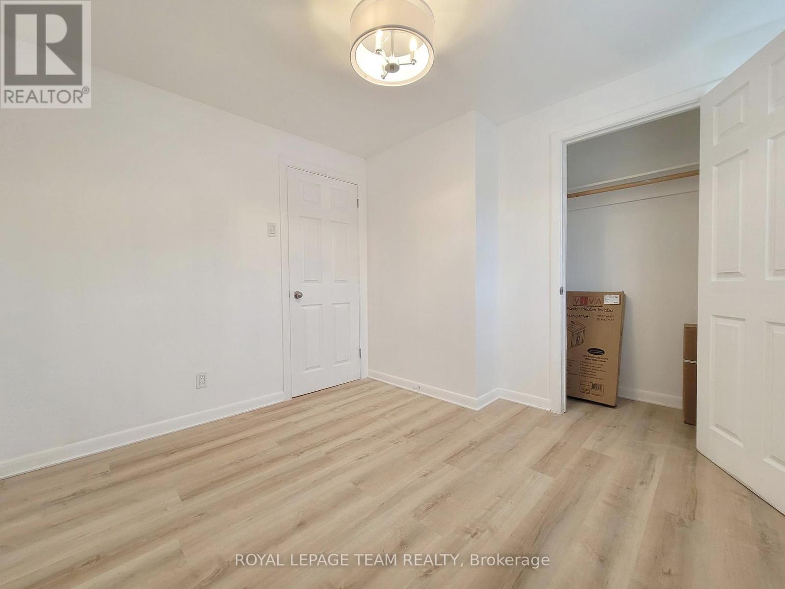 852 Cummings Avenue, Ottawa, Ontario  K1K 2L4 - Photo 17 - X12457865
