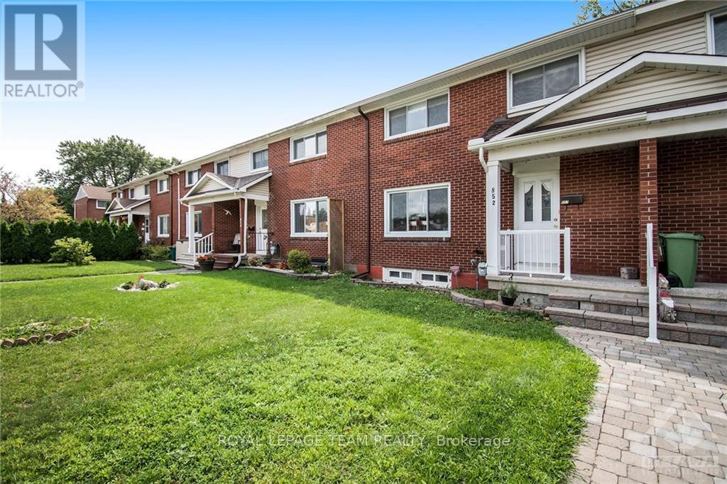 852 Cummings Avenue, Ottawa, Ontario  K1K 2L4 - Photo 2 - X12457865