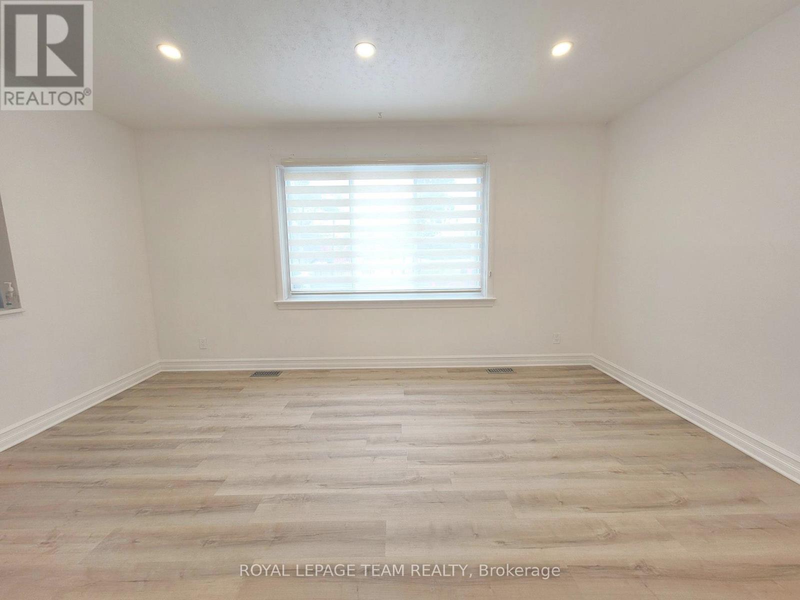852 Cummings Avenue, Ottawa, Ontario  K1K 2L4 - Photo 6 - X12457865