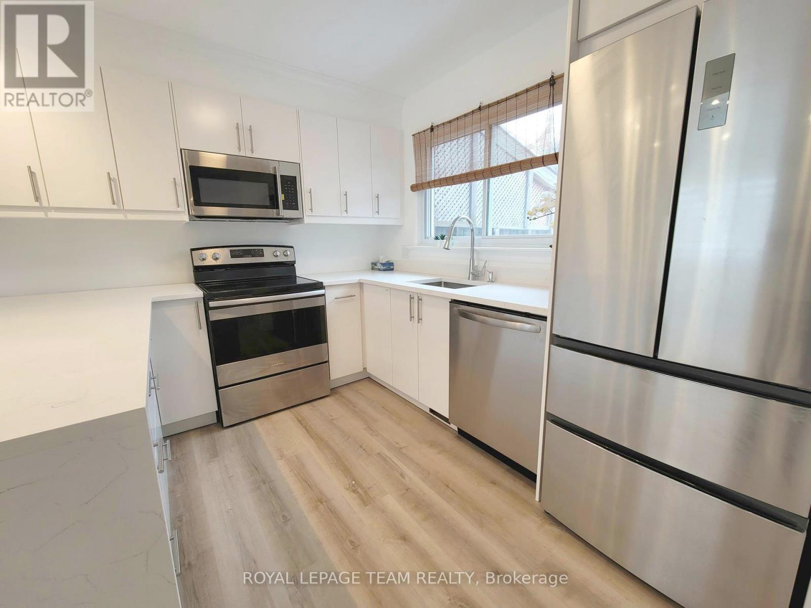 852 Cummings Avenue, Ottawa, Ontario  K1K 2L4 - Photo 8 - X12457865
