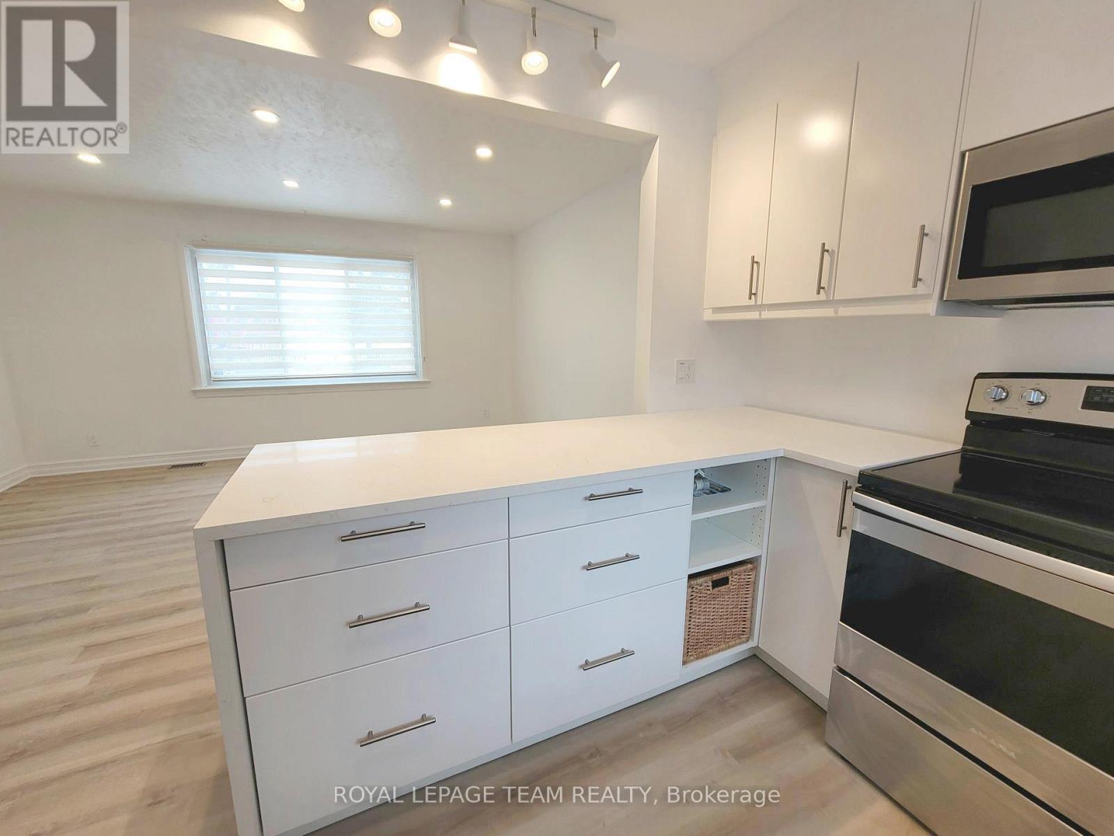852 Cummings Avenue, Ottawa, Ontario  K1K 2L4 - Photo 9 - X12457865