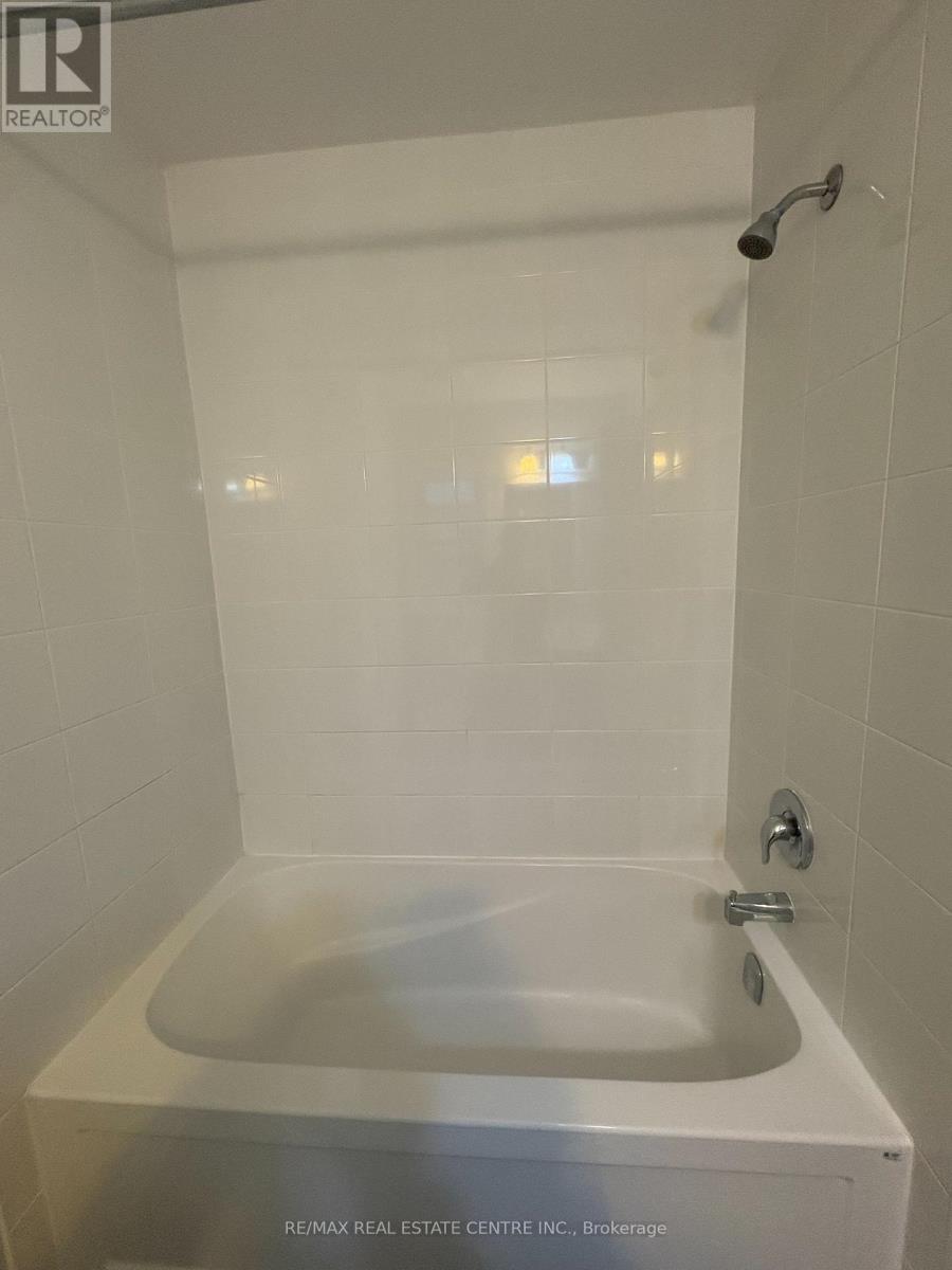 24 Stedford Crescent, Brampton, Ontario  L7A 4P5 - Photo 13 - W12454558