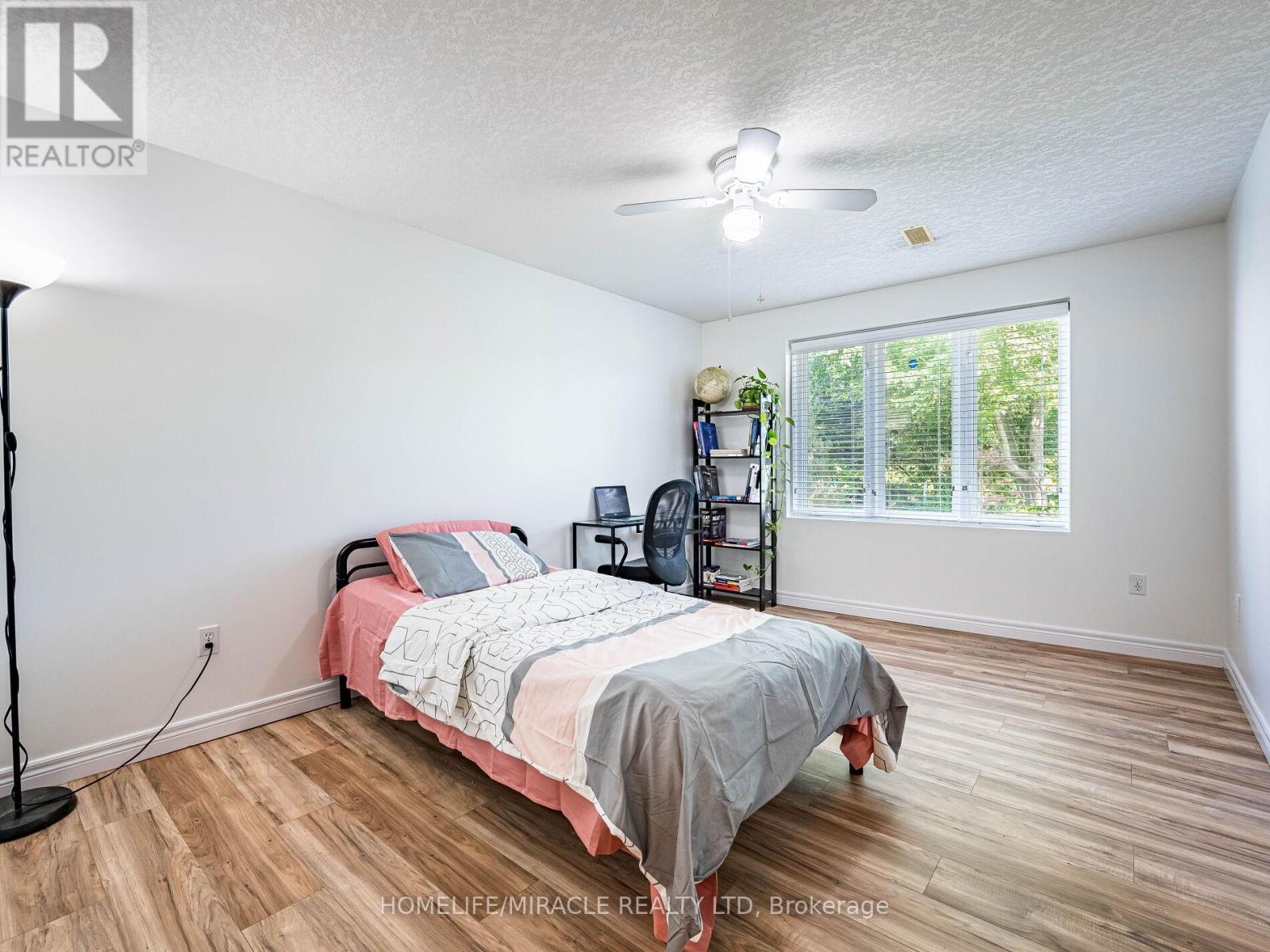 678 Salzburg Drive, Waterloo, Ontario  N2V 2N8 - Photo 26 - X12457682