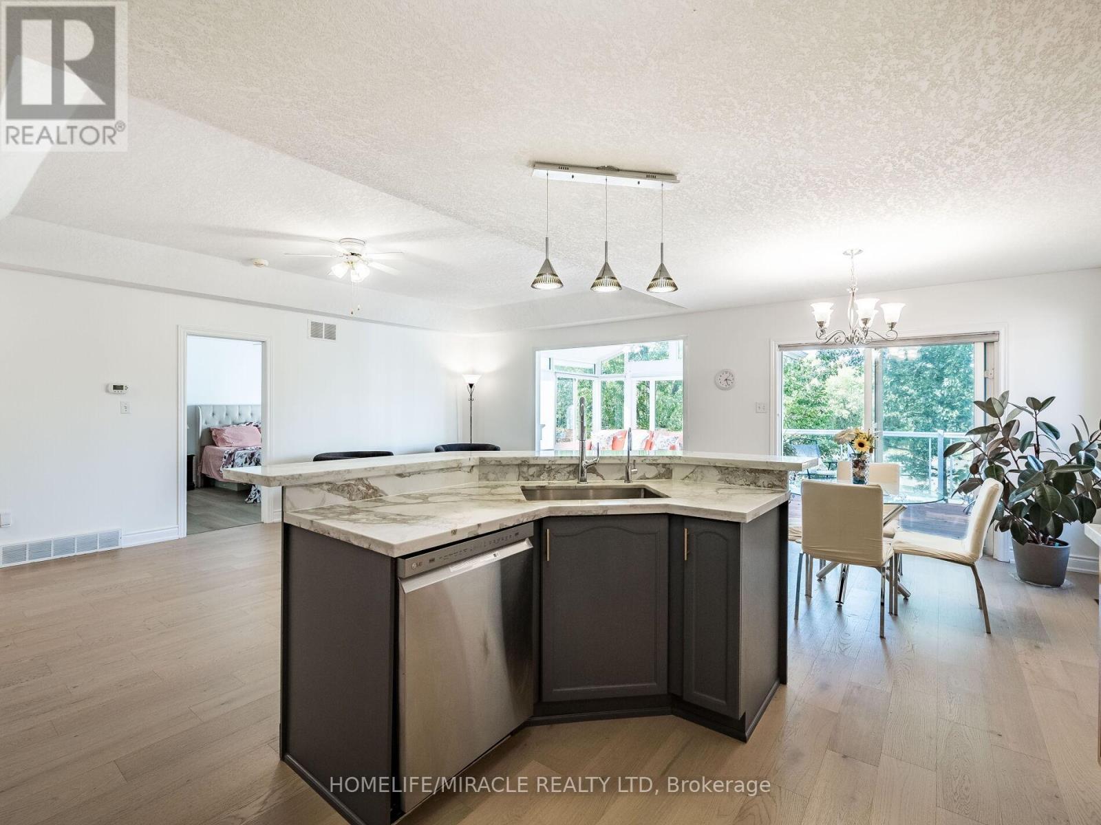 678 Salzburg Drive, Waterloo, Ontario  N2V 2N8 - Photo 19 - X12457682