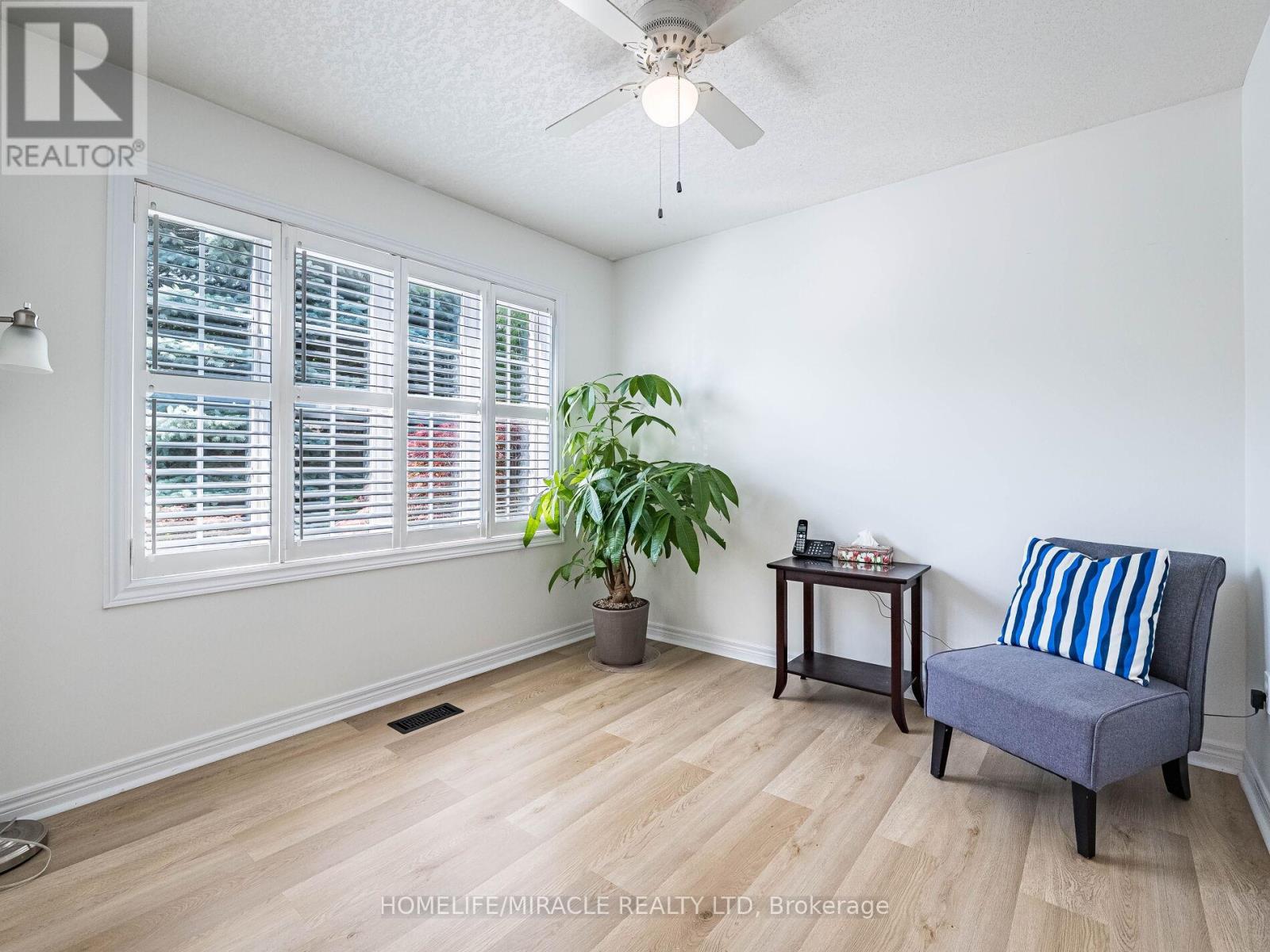 678 Salzburg Drive, Waterloo, Ontario  N2V 2N8 - Photo 5 - X12457682