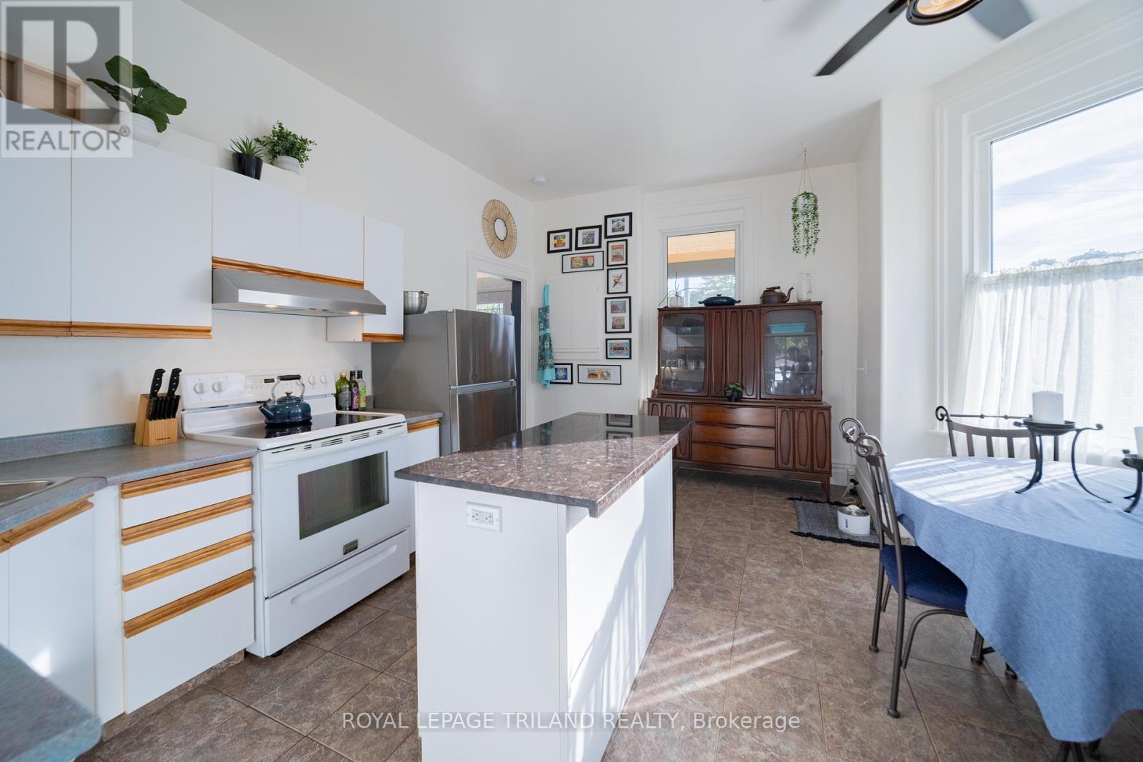 190 Emily Street, North Middlesex, Ontario  N0M 2K0 - Photo 15 - X12457851