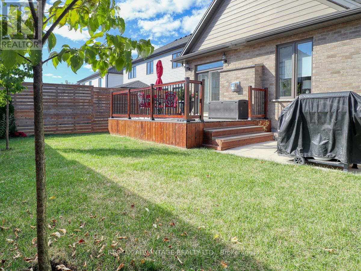 1891 Trailsway Drive, London South, Ontario  N6K 0K7 - Photo 39 - X12457856