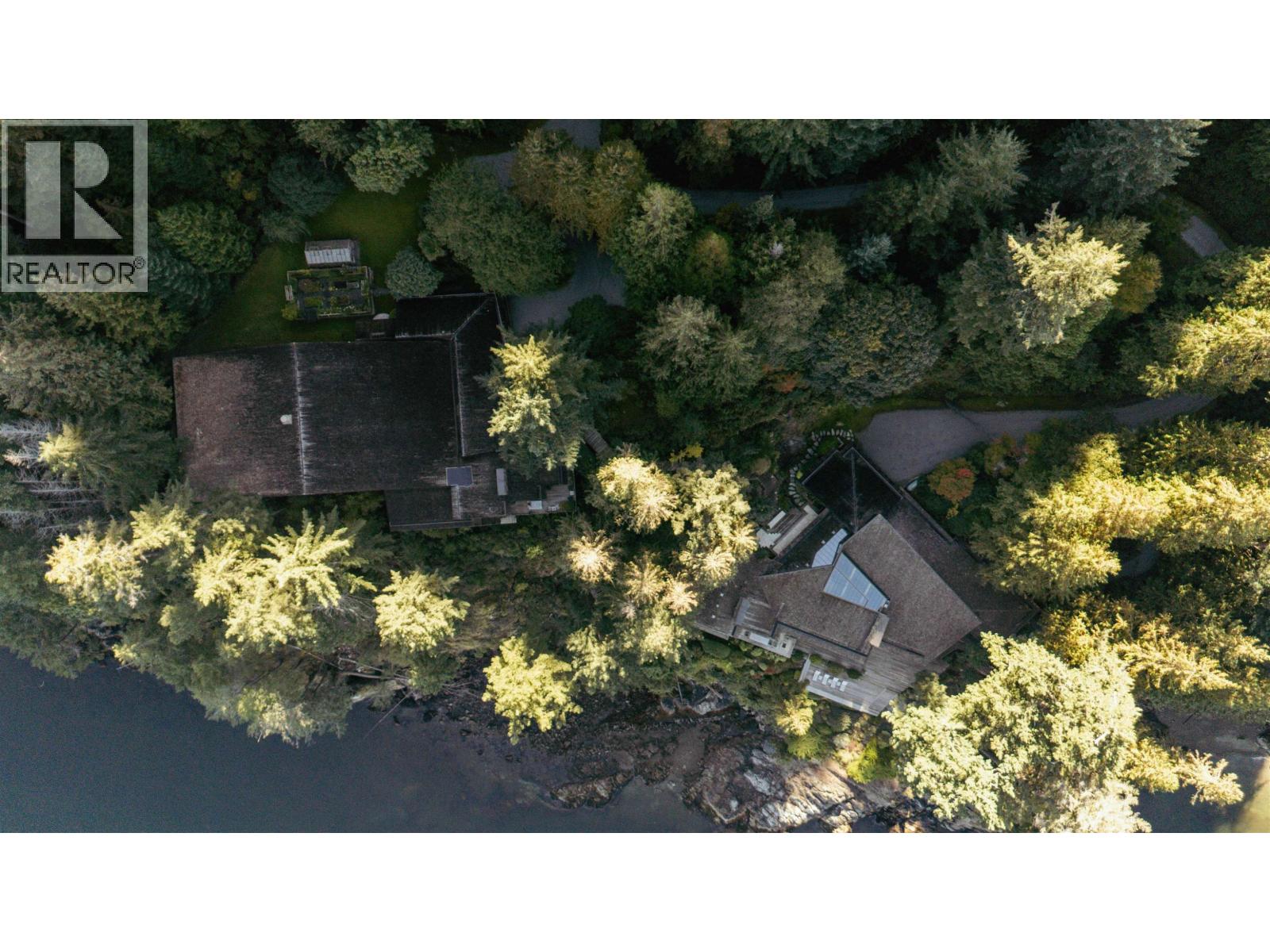 370-374 Smugglers Cove Road, Bowen Island, British Columbia  V0N 1G1 - Photo 2 - R3057663