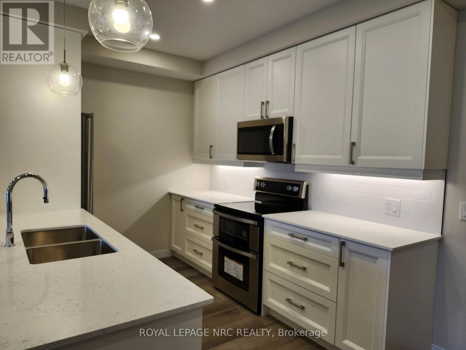 402 - 118 West Street, Port Colborne, Ontario  L3K 0B9 - Photo 10 - X12457849
