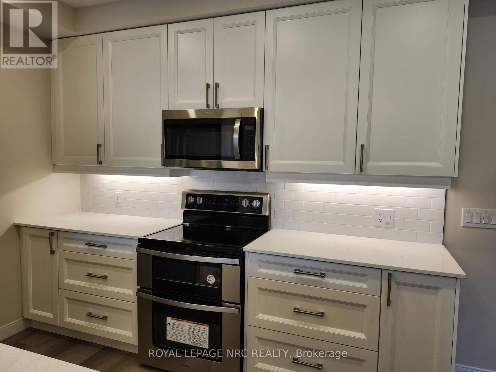 402 - 118 West Street, Port Colborne, Ontario  L3K 0B9 - Photo 11 - X12457849
