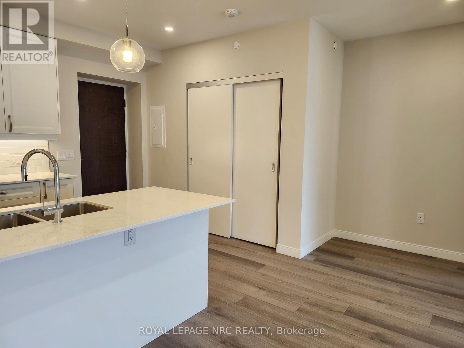 402 - 118 West Street, Port Colborne, Ontario  L3K 0B9 - Photo 13 - X12457849