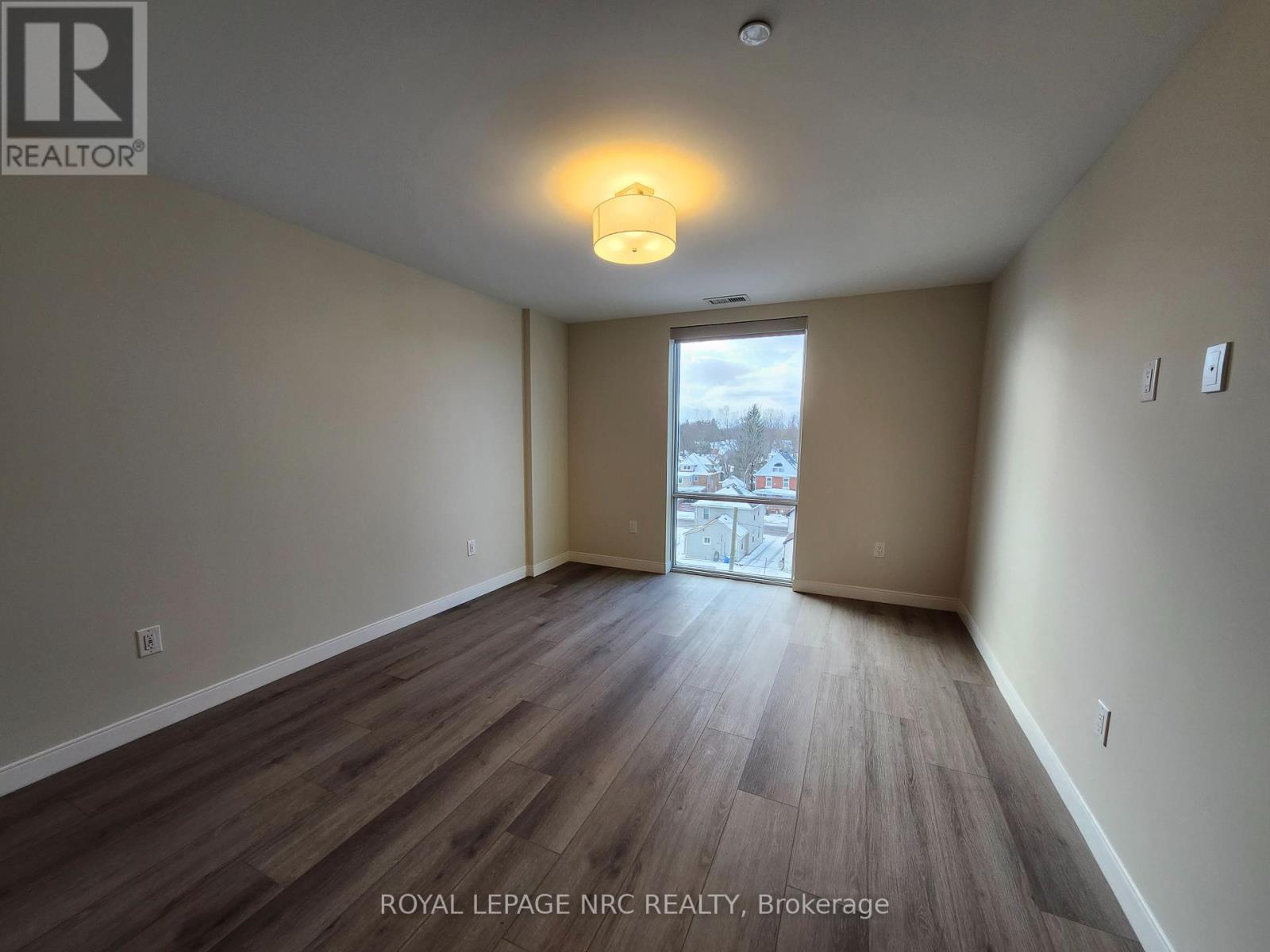402 - 118 West Street, Port Colborne, Ontario  L3K 0B9 - Photo 16 - X12457849