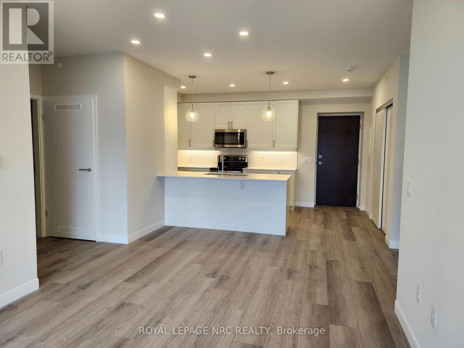 402 - 118 West Street, Port Colborne, Ontario  L3K 0B9 - Photo 2 - X12457849