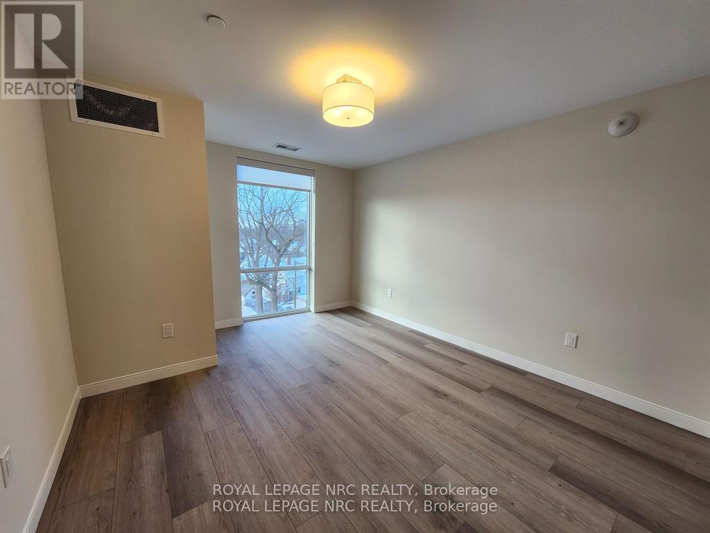 402 - 118 West Street, Port Colborne, Ontario  L3K 0B9 - Photo 23 - X12457849