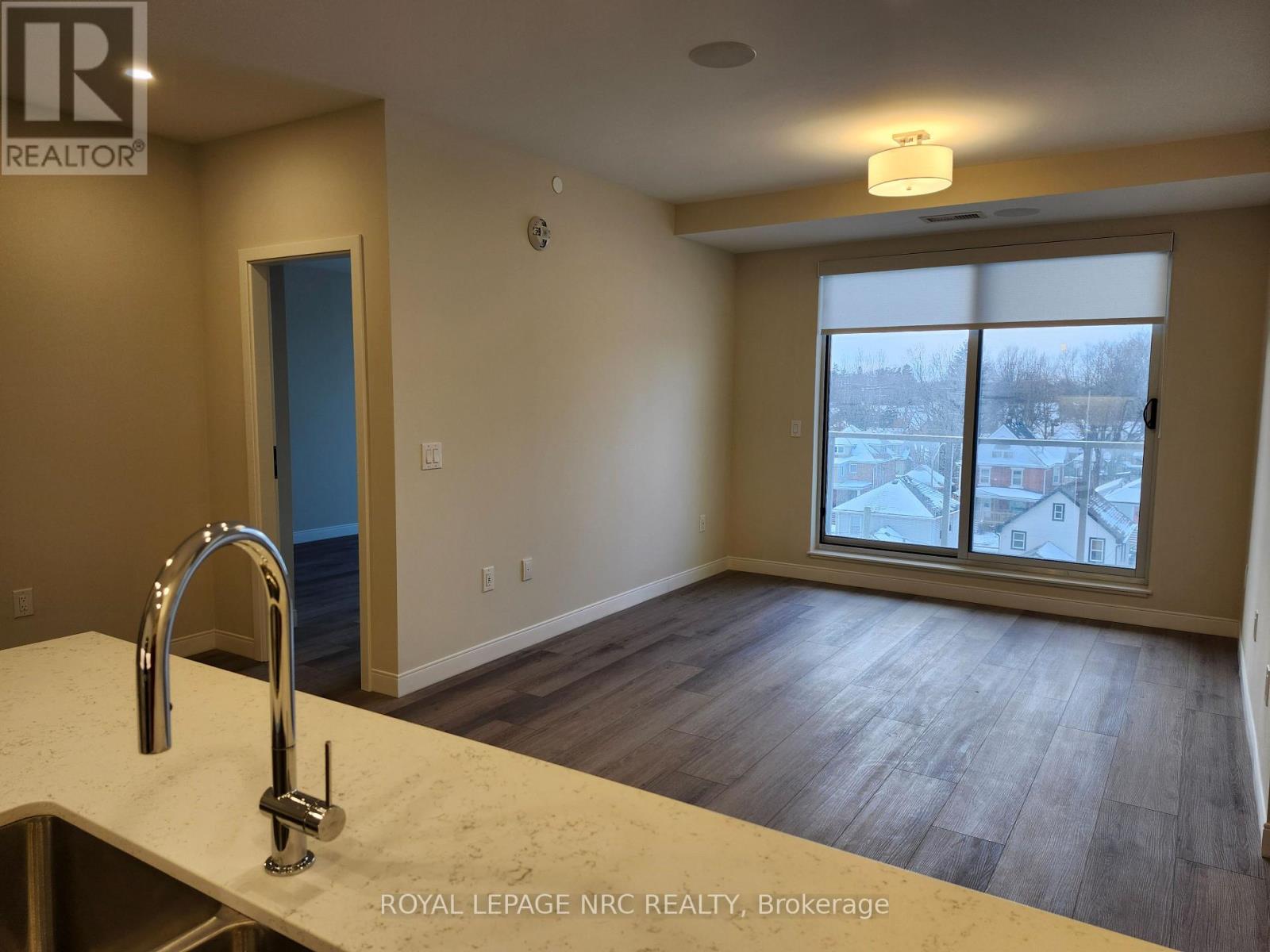 402 - 118 West Street, Port Colborne, Ontario  L3K 0B9 - Photo 4 - X12457849