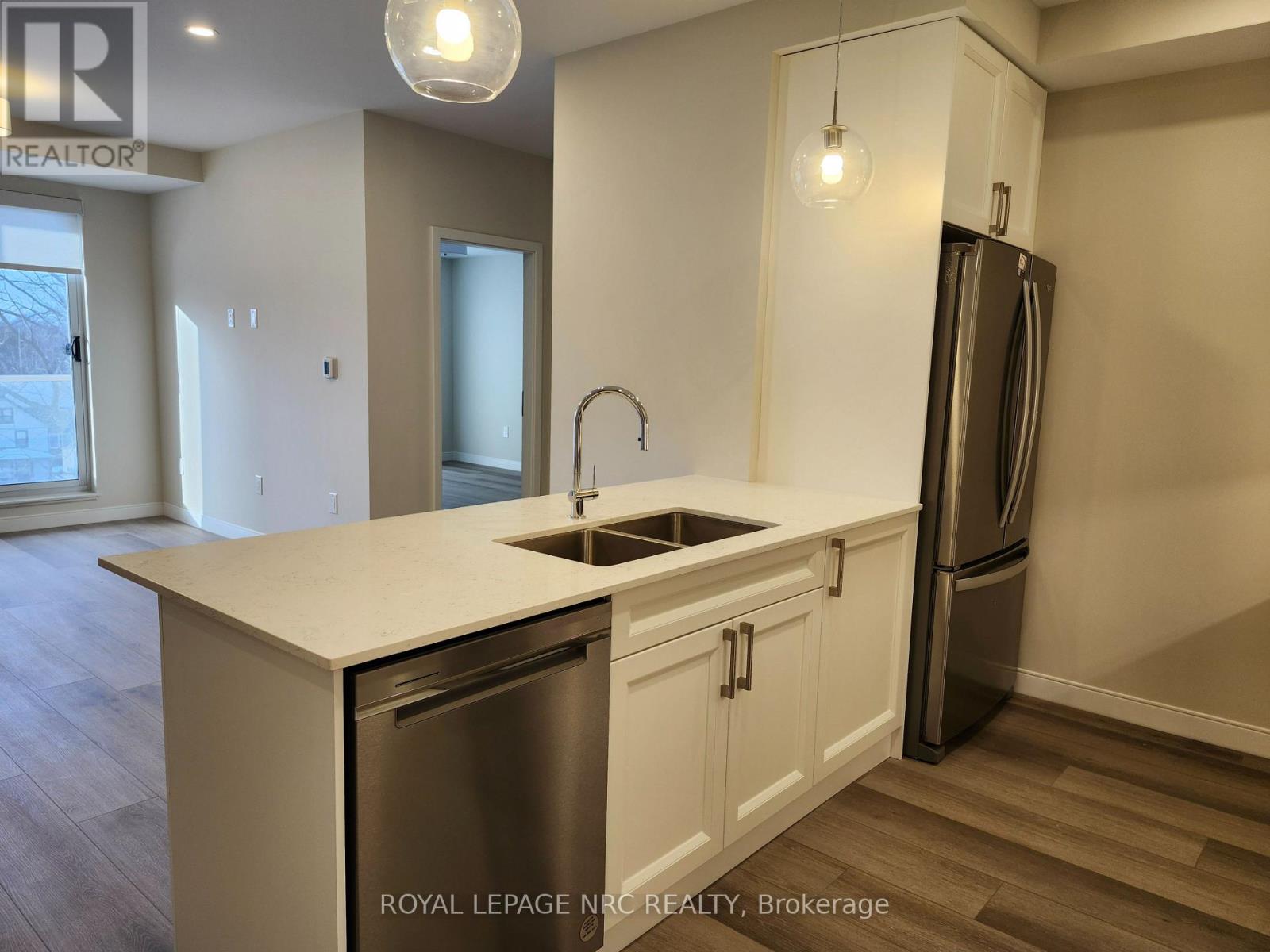 402 - 118 West Street, Port Colborne, Ontario  L3K 0B9 - Photo 6 - X12457849