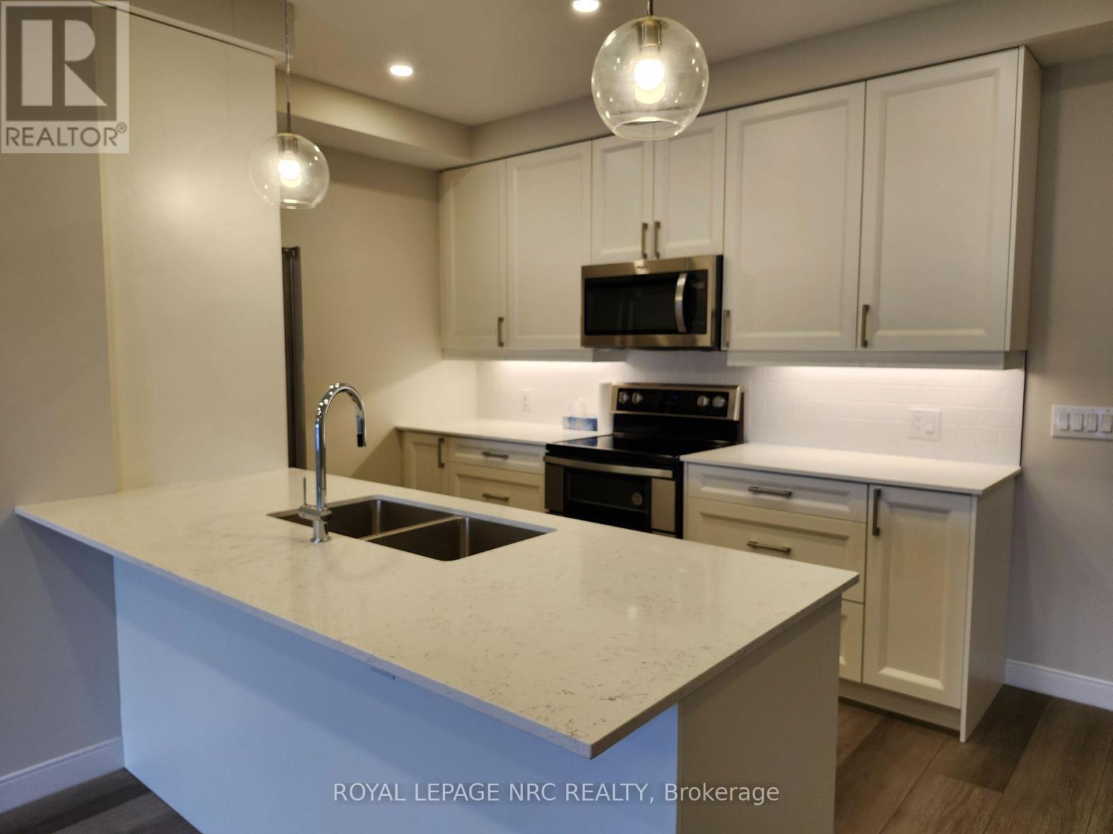 402 - 118 West Street, Port Colborne, Ontario  L3K 0B9 - Photo 8 - X12457849