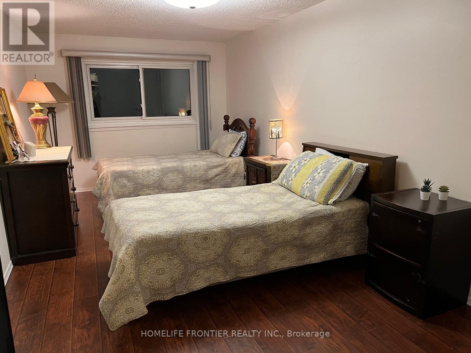32 Bradworthy Court, Toronto, Ontario  M1B 2S7 - Photo 5 - E12457868