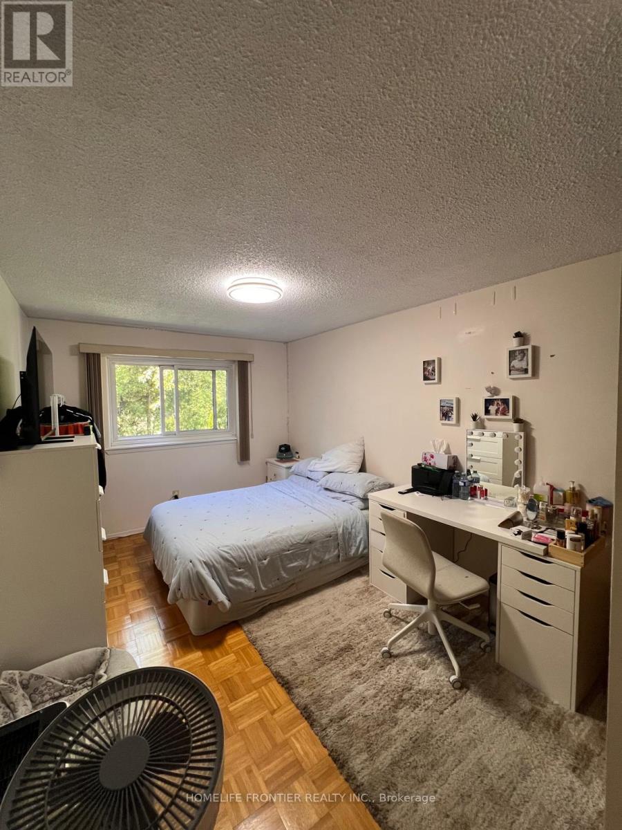 32 Bradworthy Court, Toronto, Ontario  M1B 2S7 - Photo 7 - E12457868